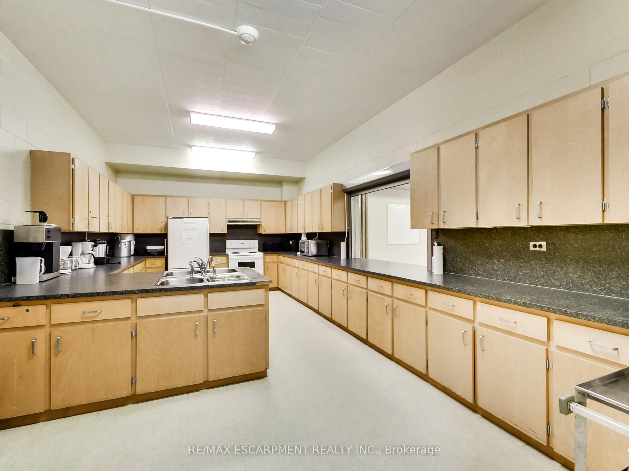 1225 Dundas Street Full Property Photo 30