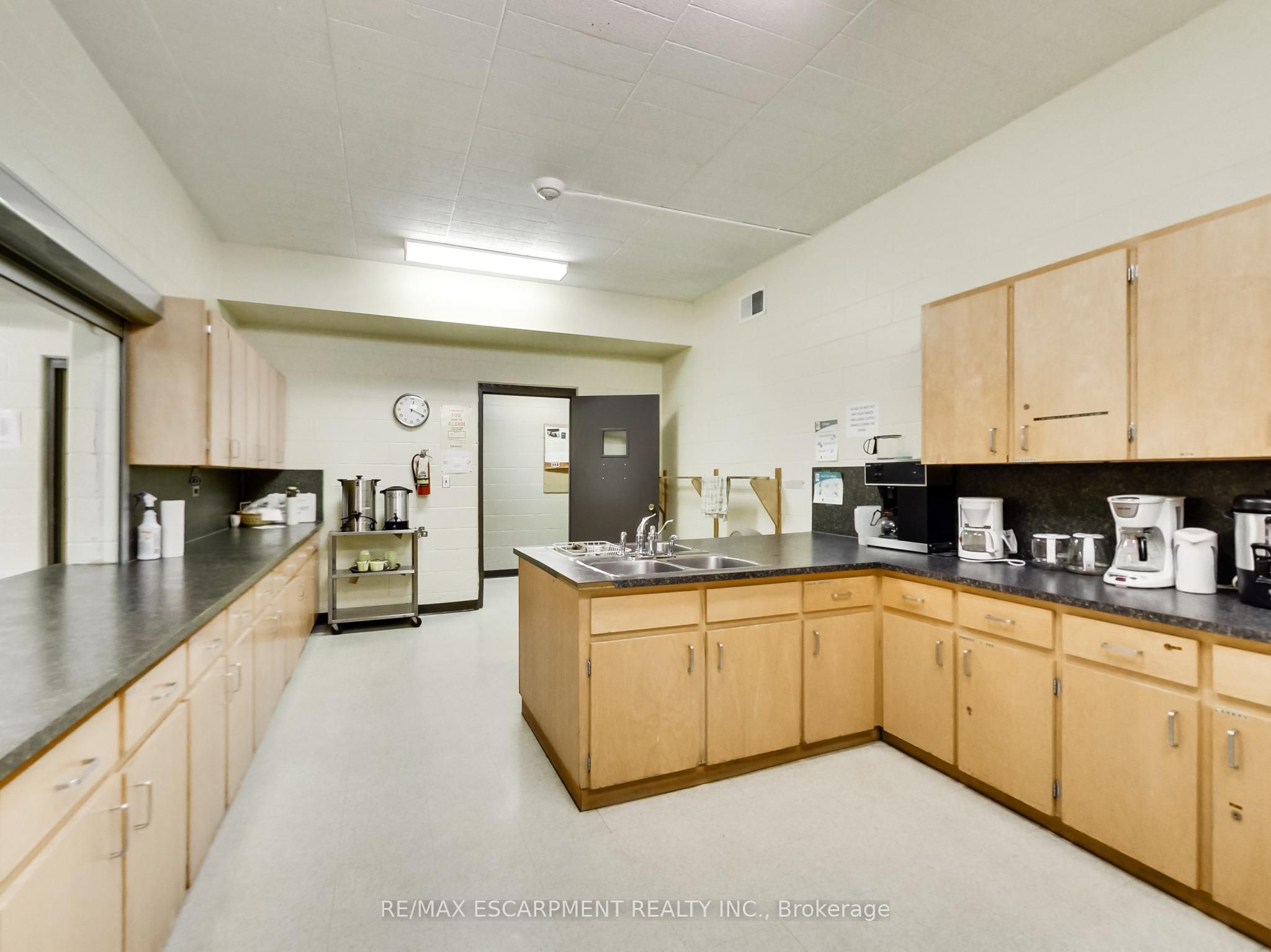 1225 Dundas Street Full Property Photo 32