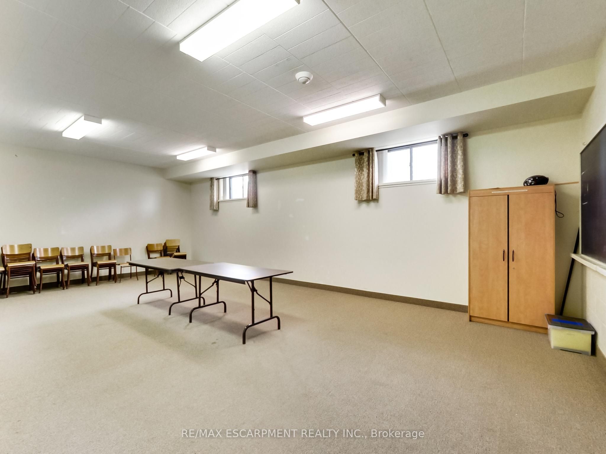 1225 Dundas Street Full Property Photo 34