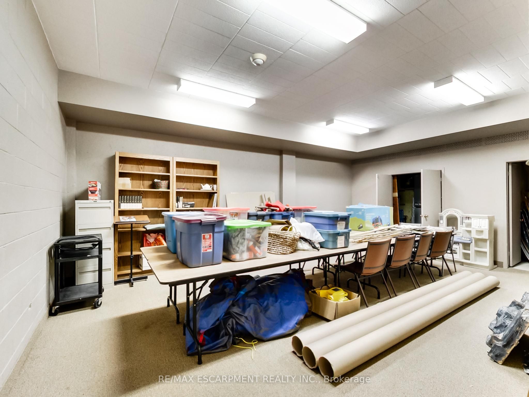 1225 Dundas Street Full Property Photo 36