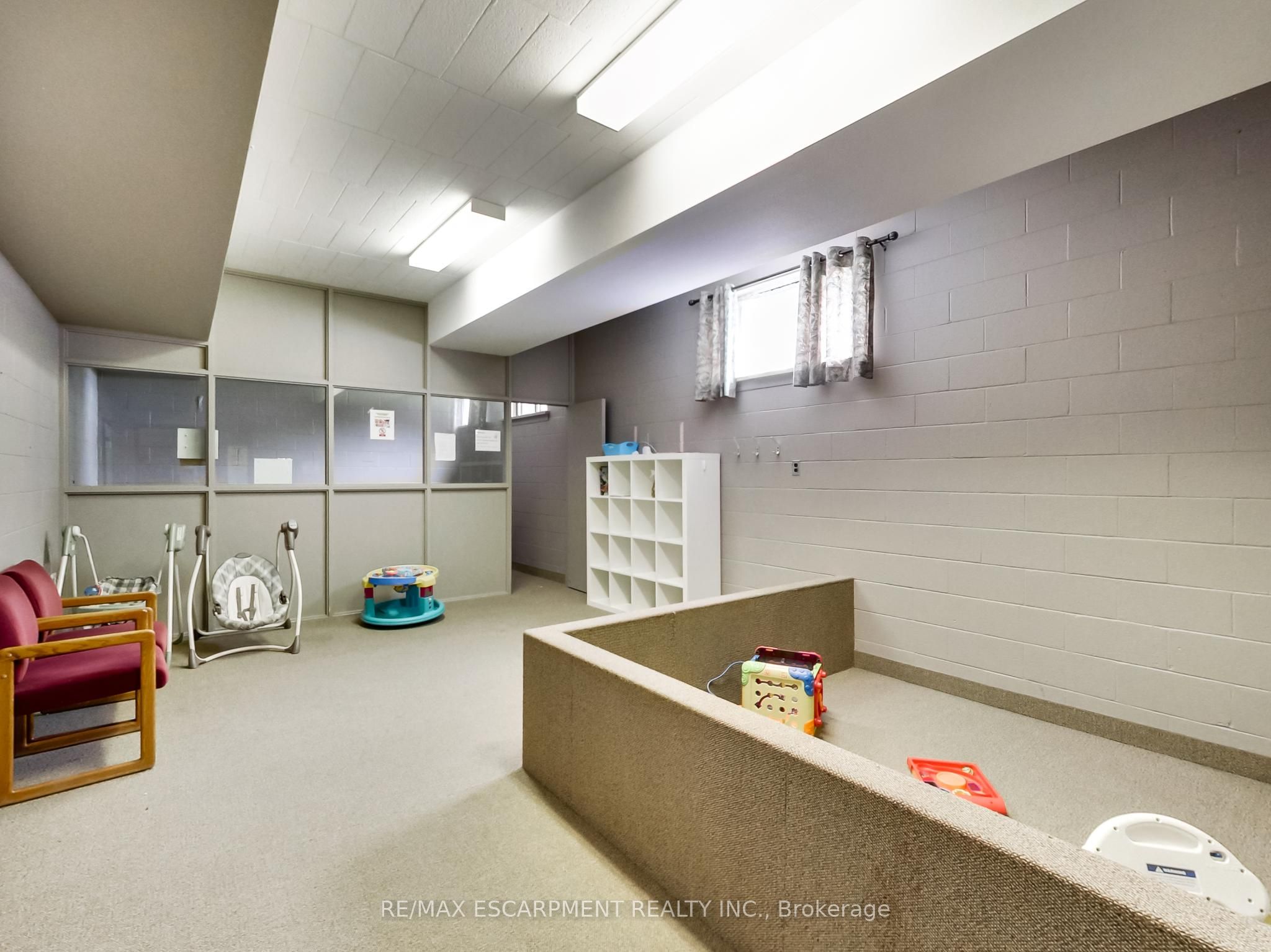 1225 Dundas Street Full Property Photo 38