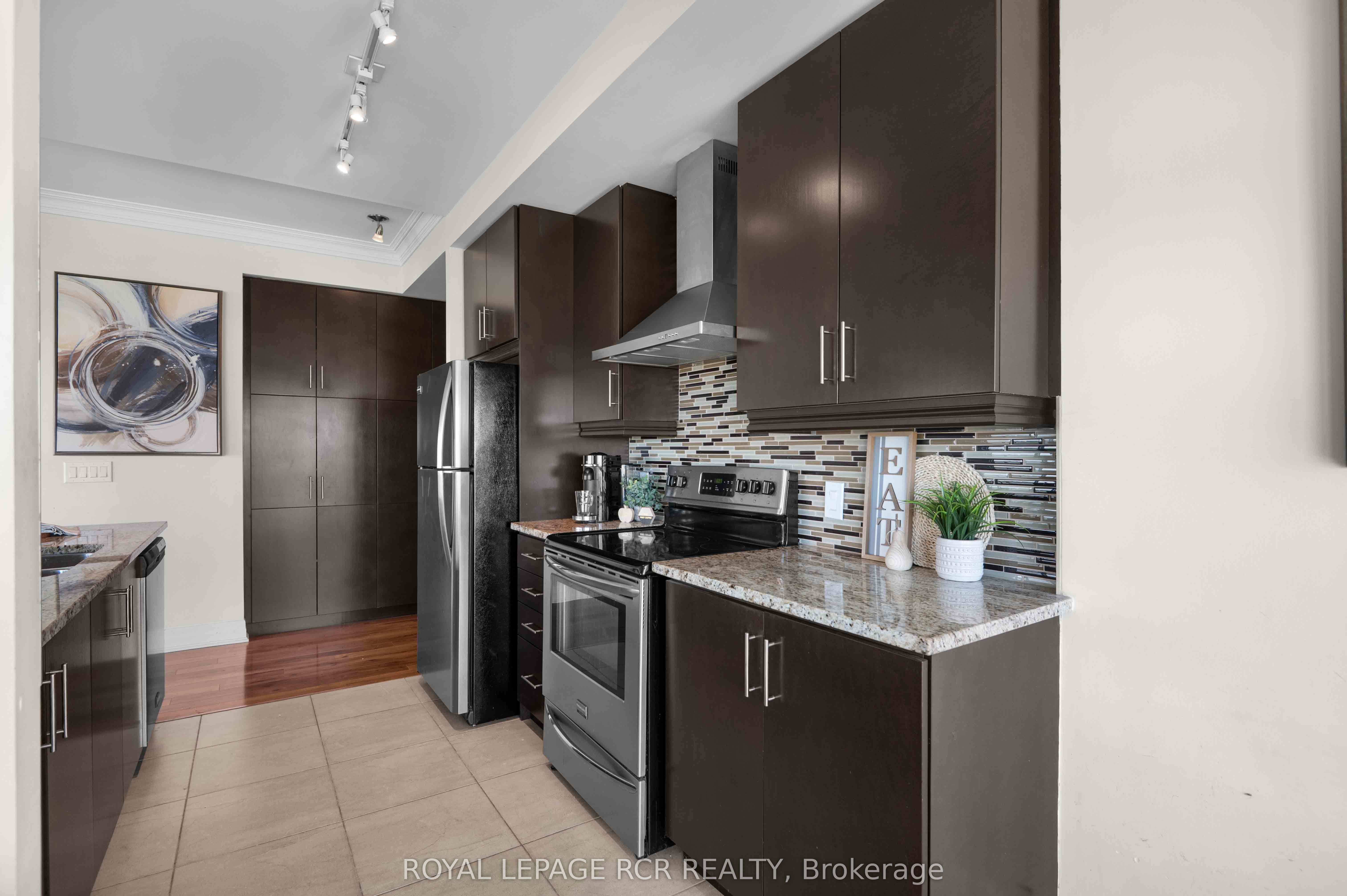100 John Street 1702 Property Photo 15