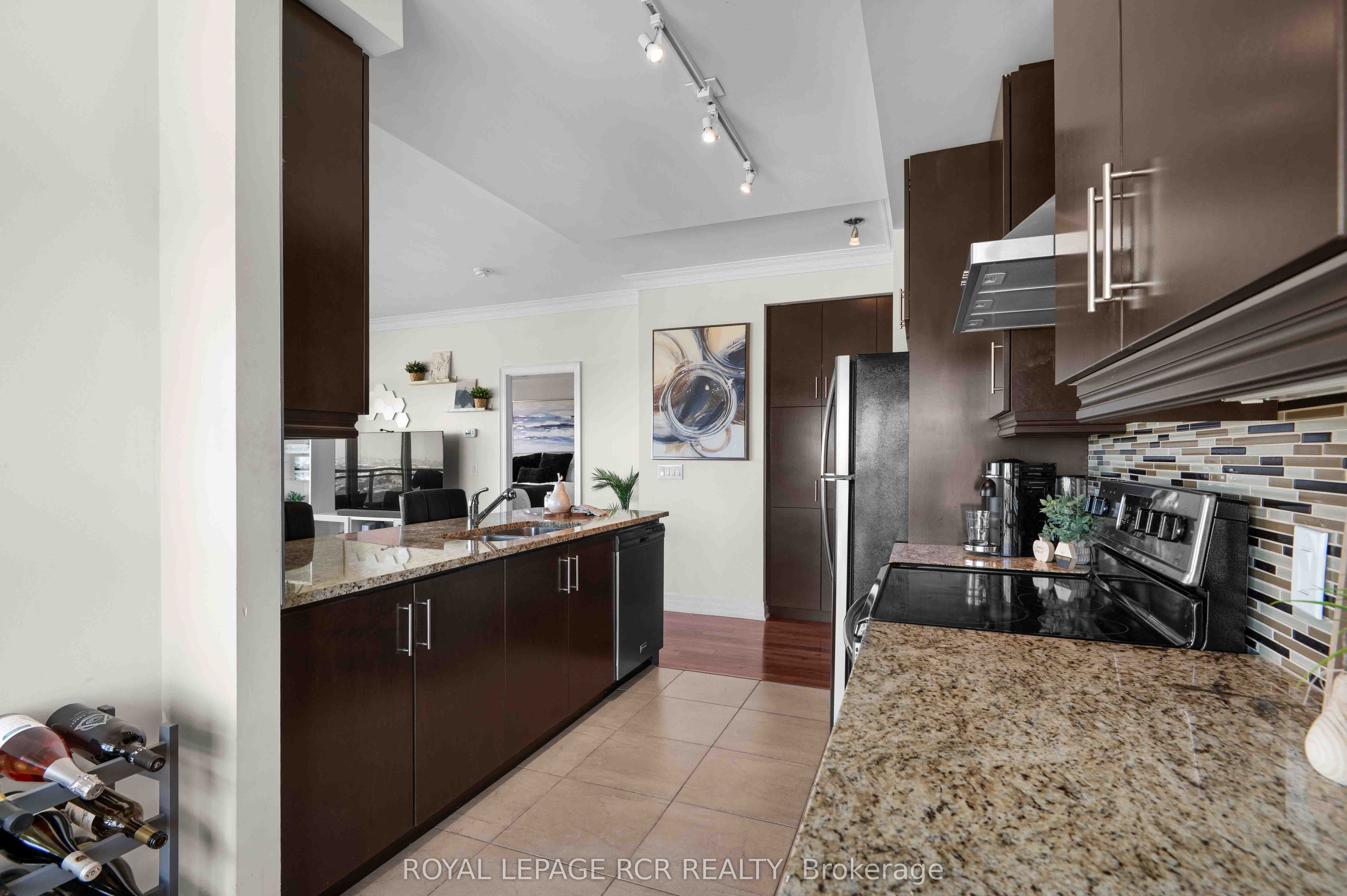 100 John Street 1702 Property Photo 16