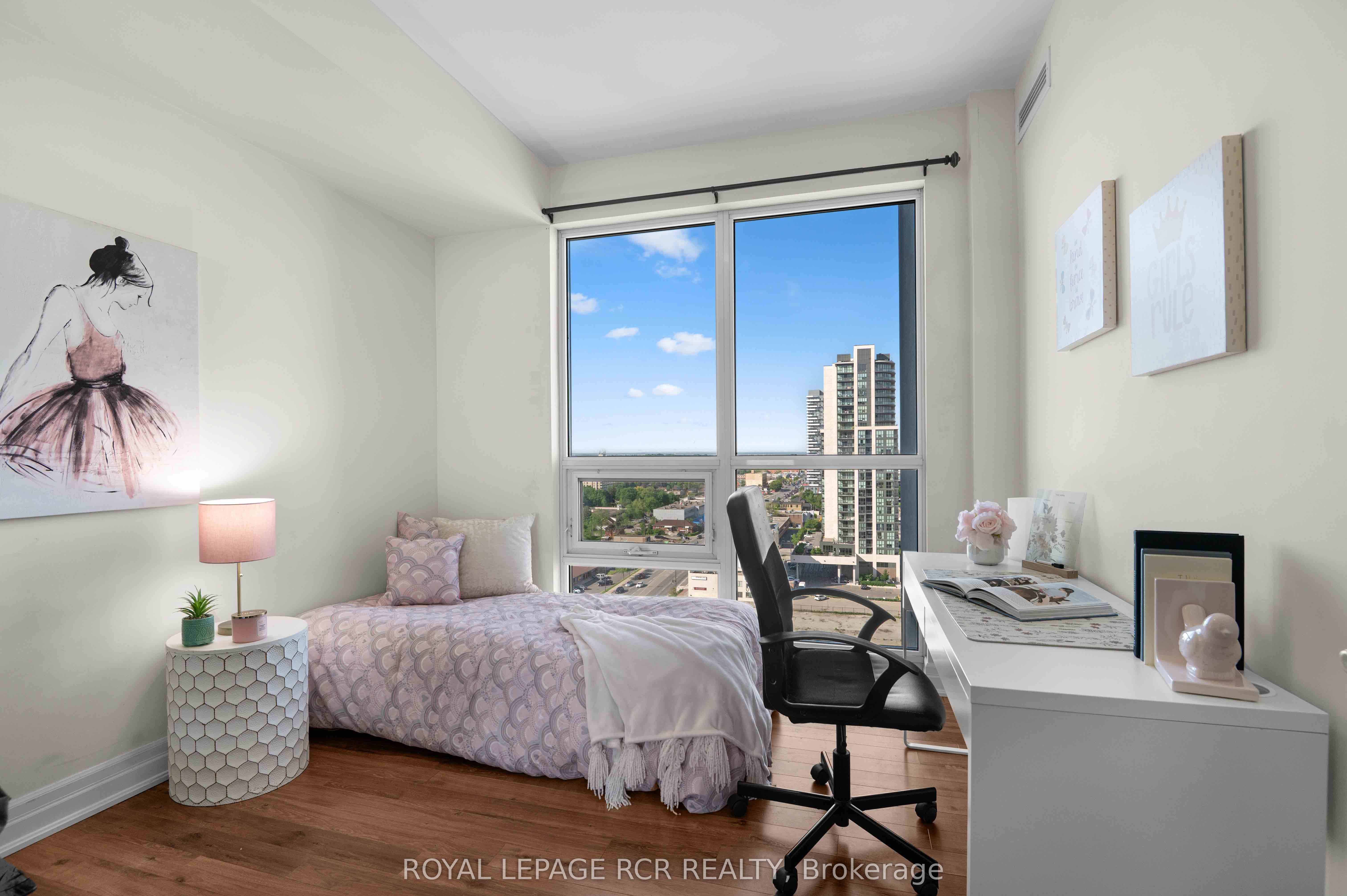 100 John Street 1702 Property Photo 25