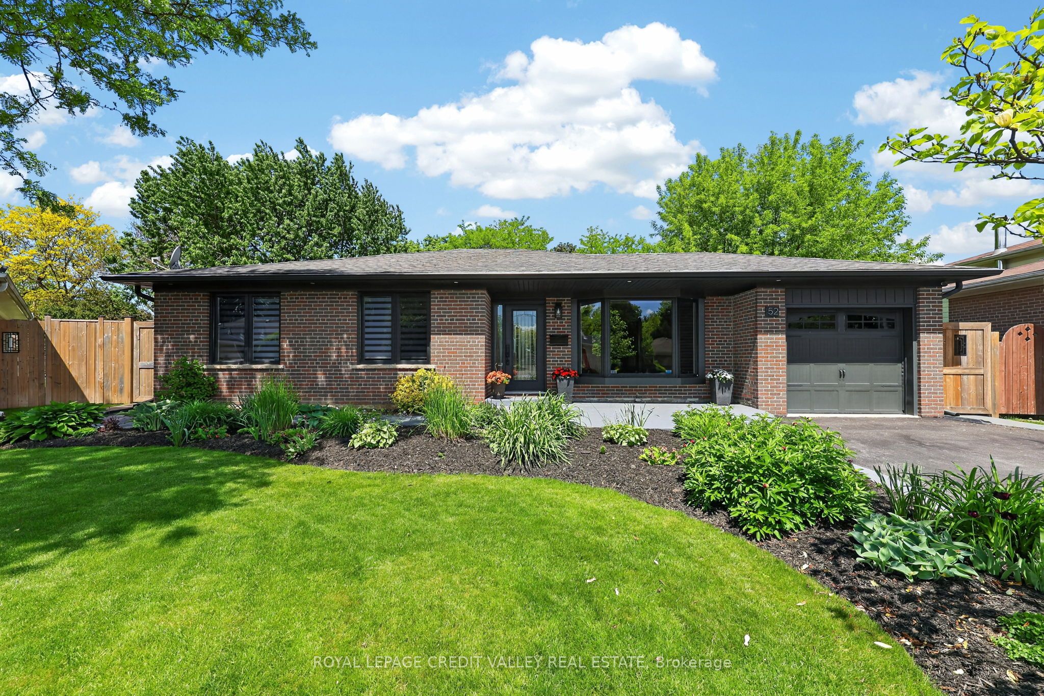 52 Terra Cotta Crescent Property Photo 3