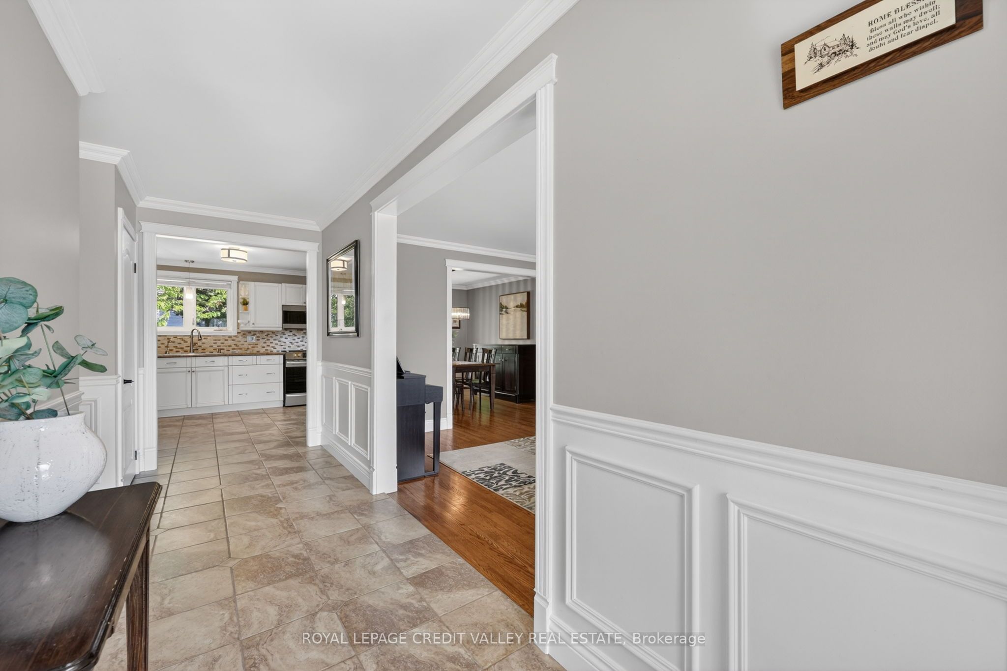 52 Terra Cotta Crescent Property Photo 6
