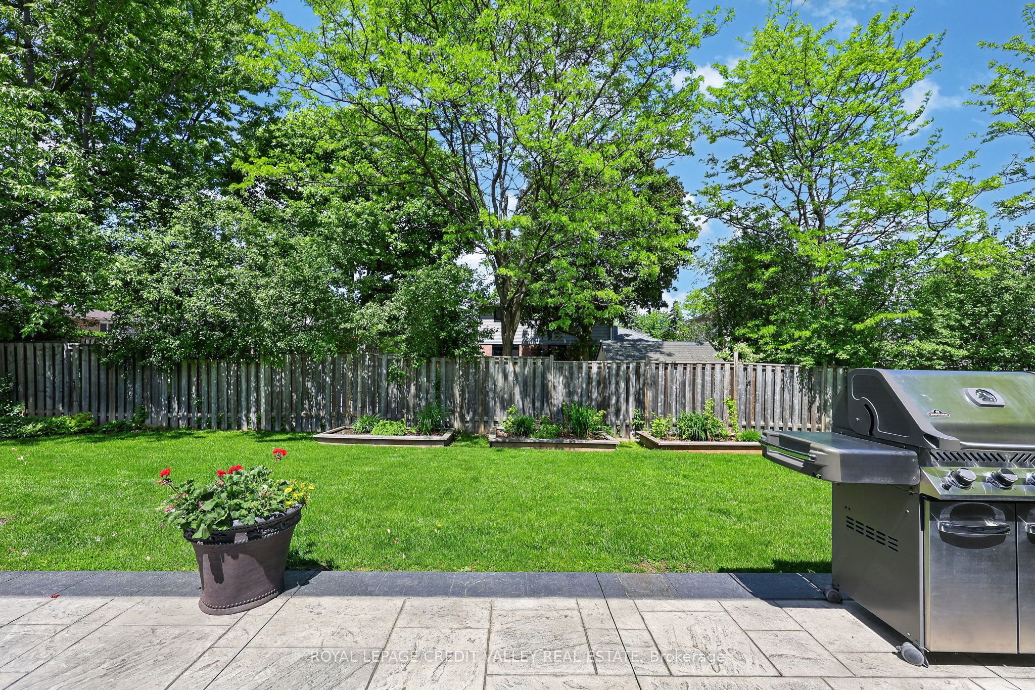 52 Terra Cotta Crescent Property Photo 39