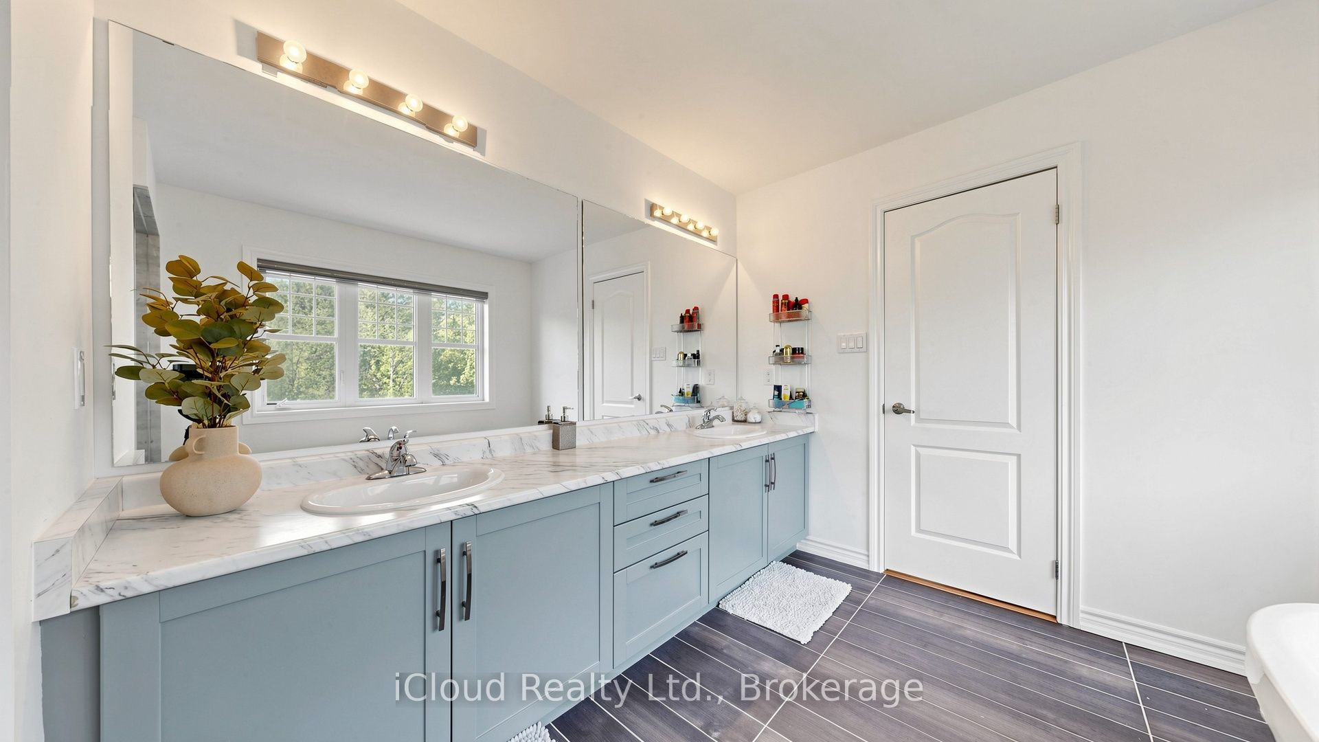 193 Thornbush Boulevard E Property Photo 25
