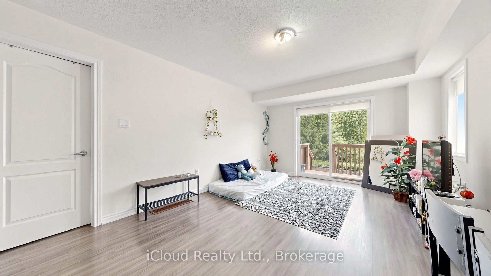 193 Thornbush Boulevard E Property Photo 35