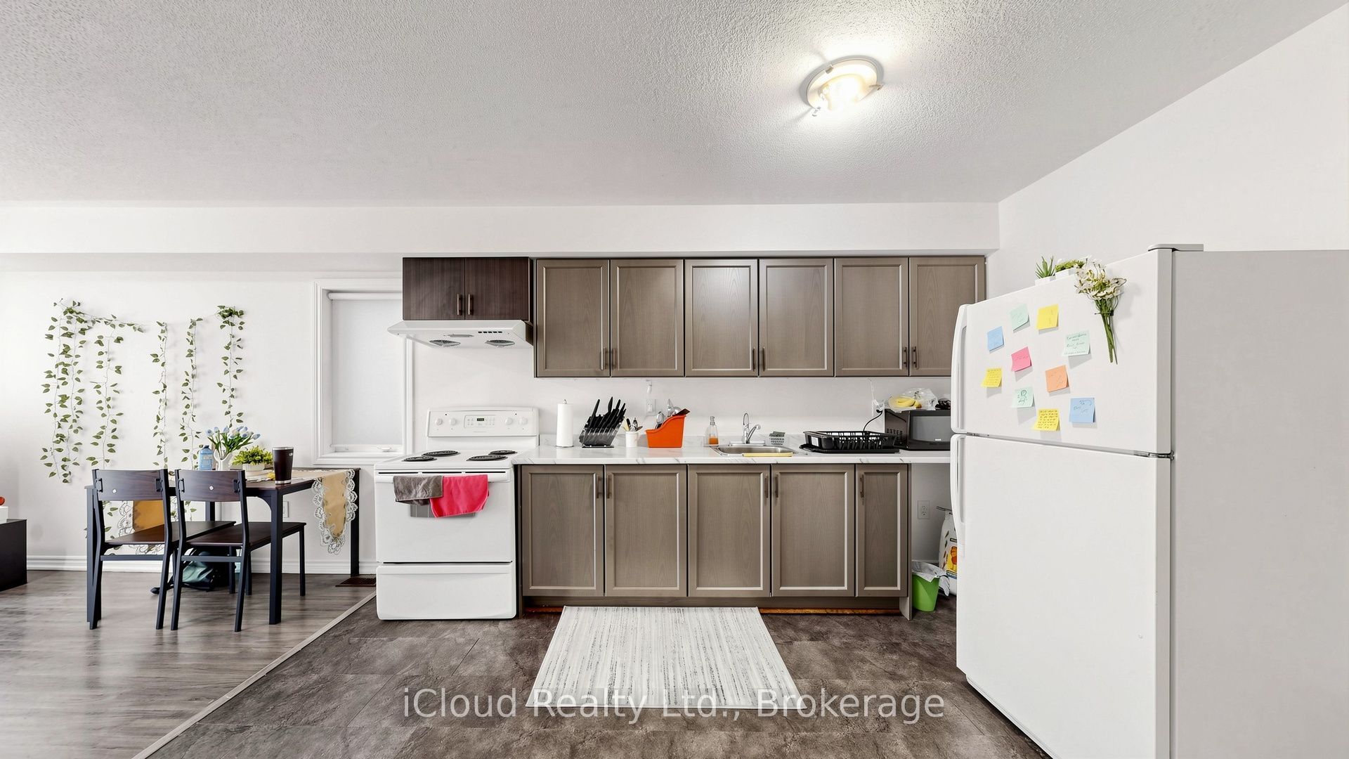 193 Thornbush Boulevard E Property Photo 37