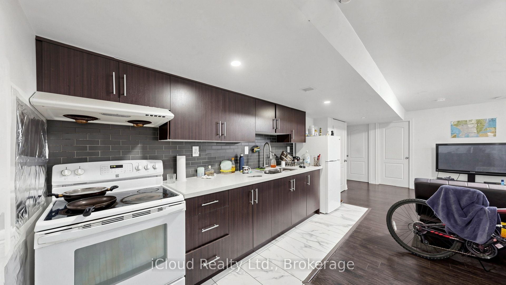 193 Thornbush Boulevard E Property Photo 40