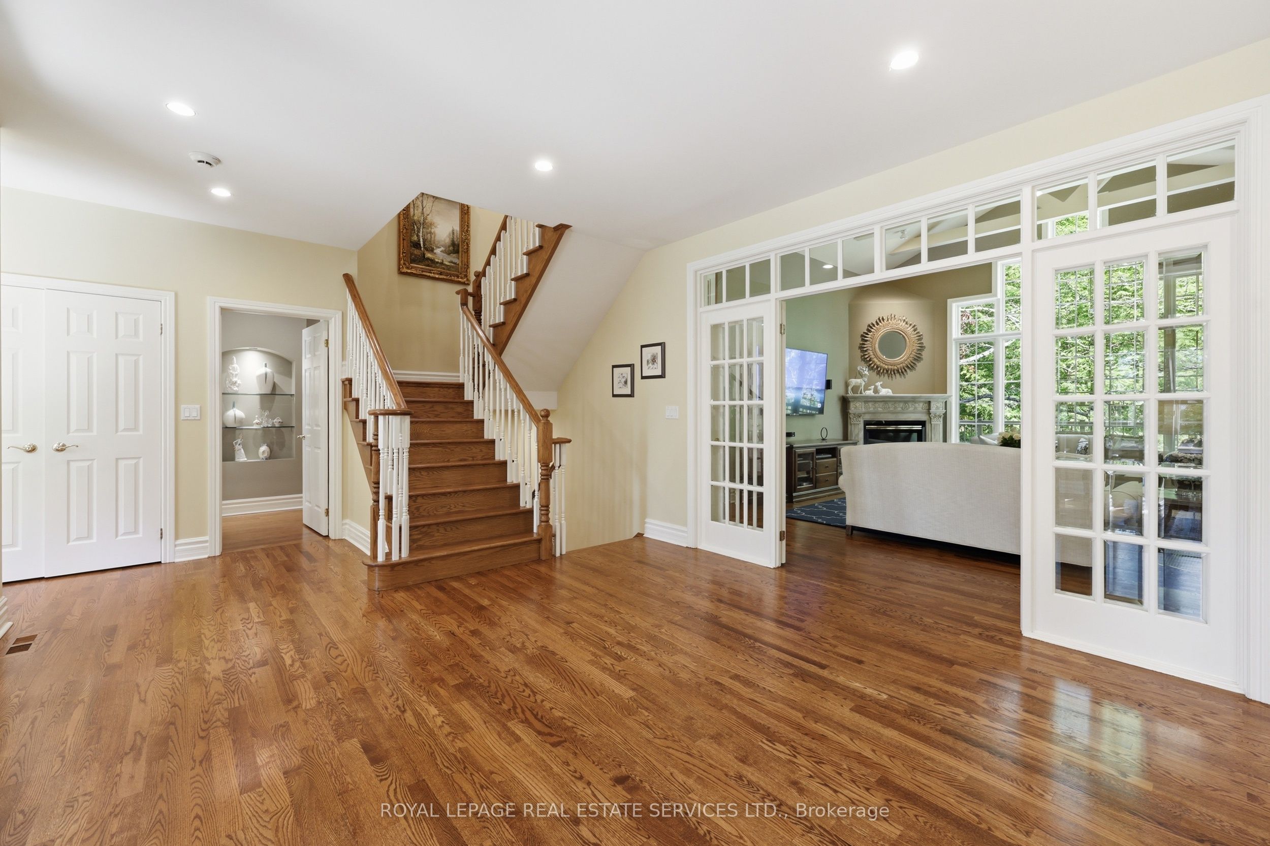 1227 Riverbank Way Property Photo 9