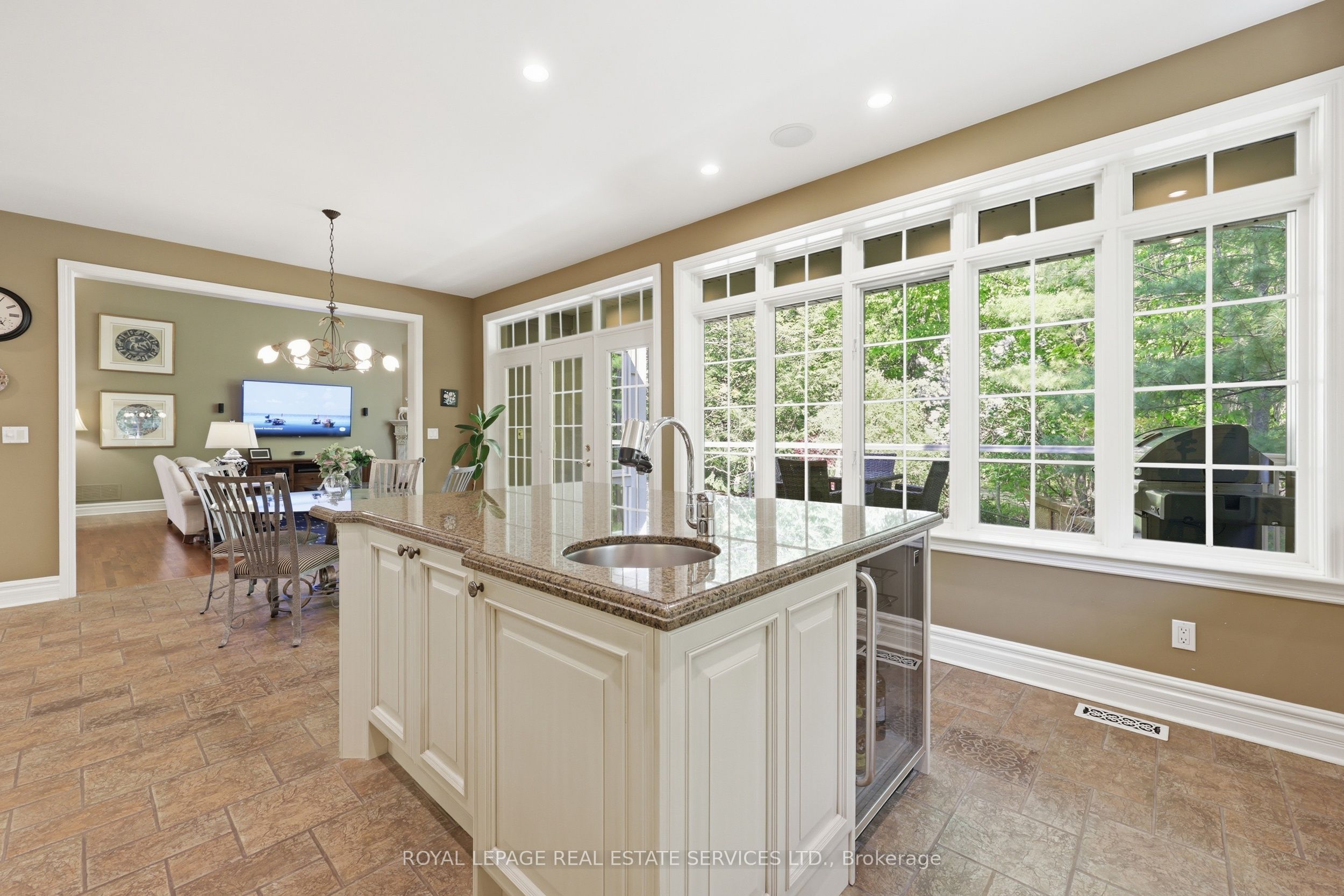 1227 Riverbank Way Property Photo 24