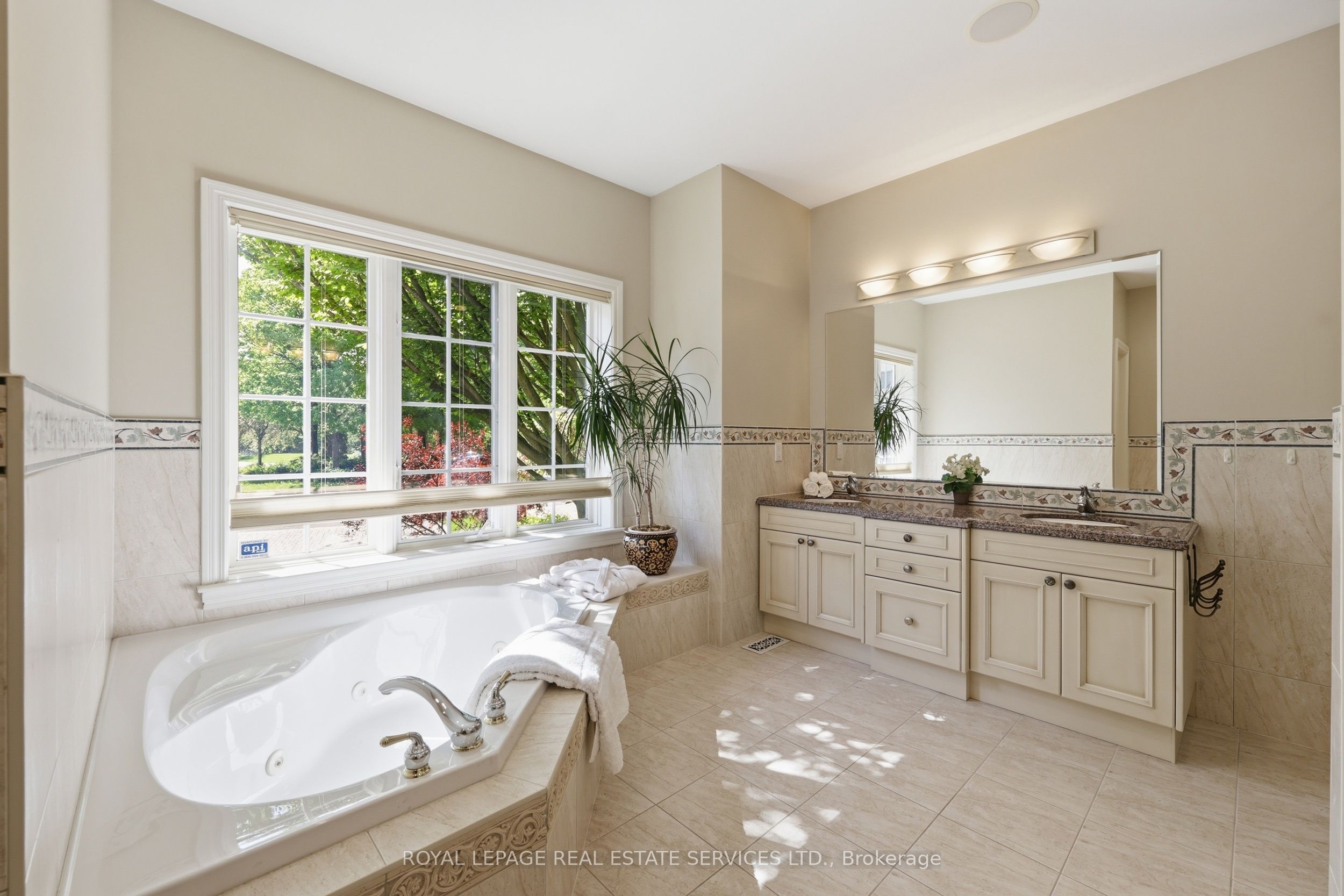 1227 Riverbank Way Property Photo 32