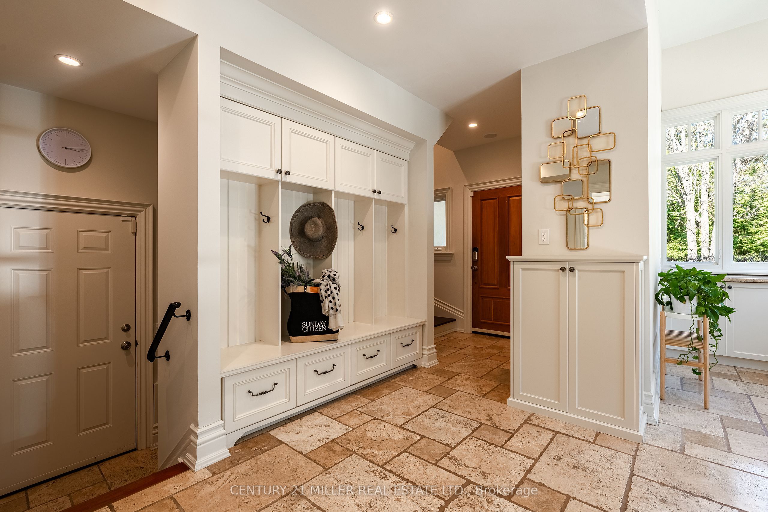 2096 Lakeshore Road E Property Photo 20