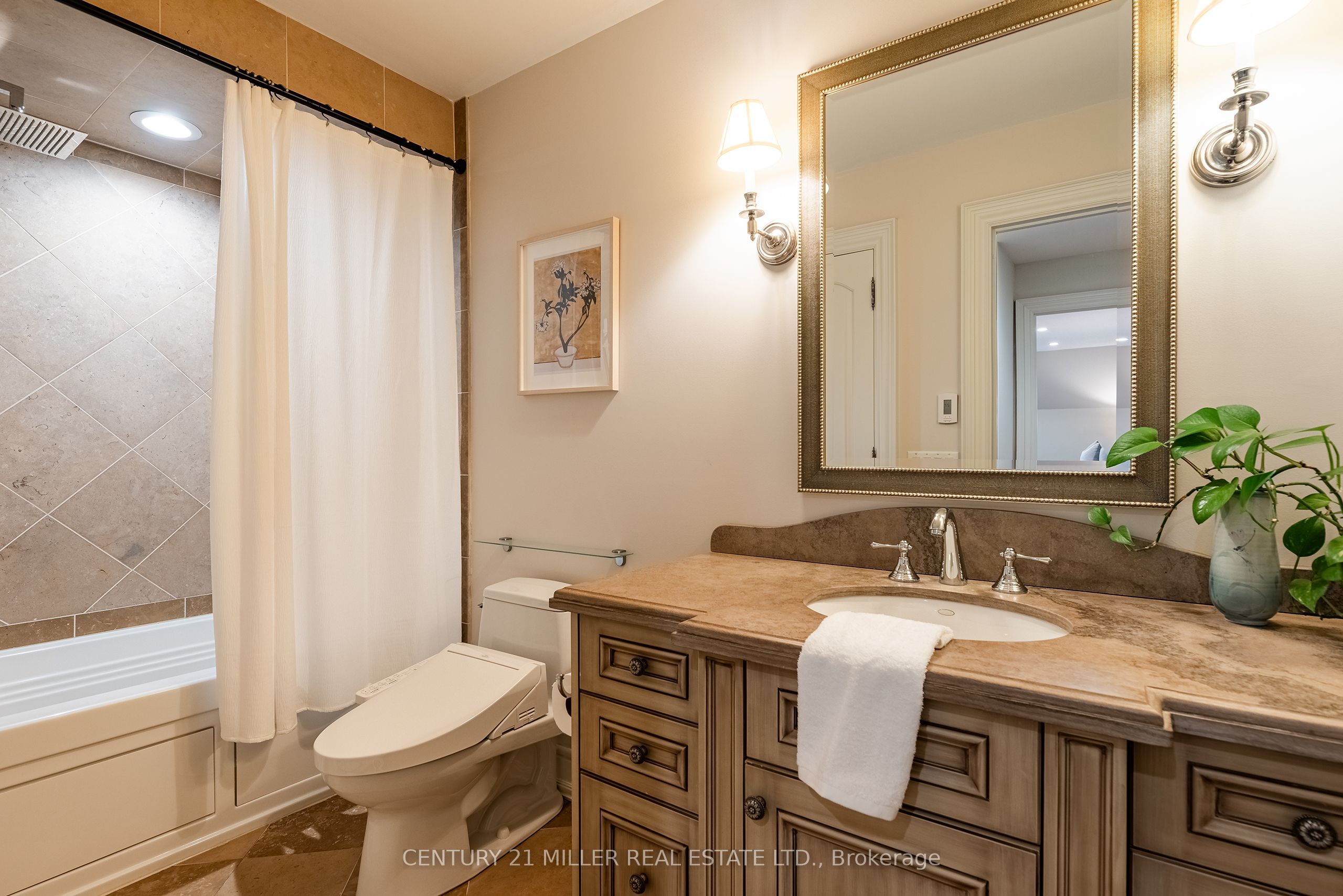 2096 Lakeshore Road E Property Photo 30