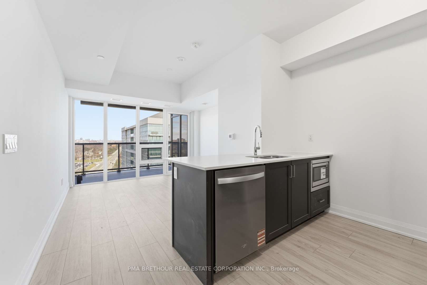 1035 Southdown Road 1812 Property Photo 1