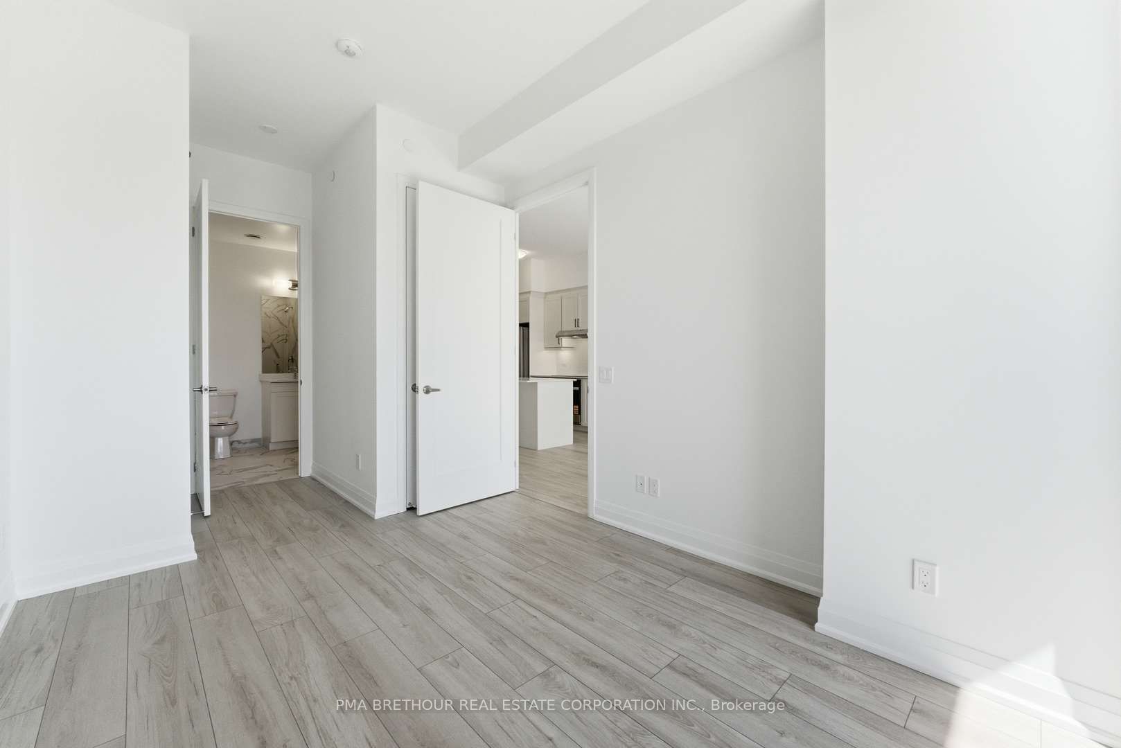 1035 Southdown Road 105 Property Photo 4