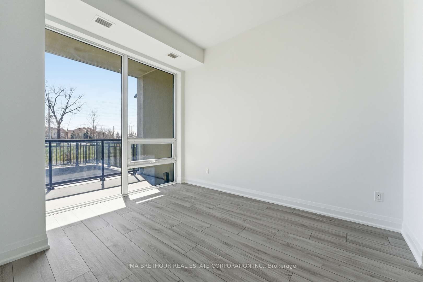 1035 Southdown Road 105 Property Photo 5