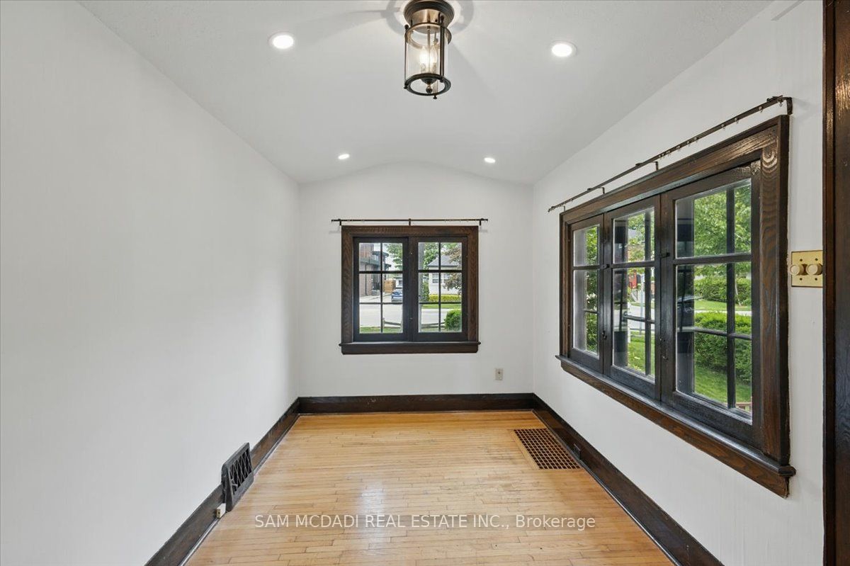 62 Maple Avenue S Property Photo 7