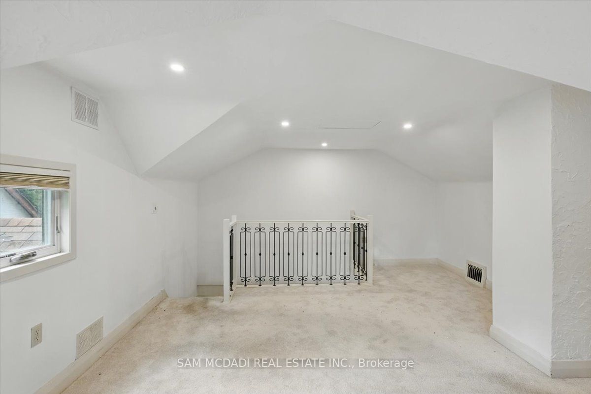 62 Maple Avenue S Property Photo 17