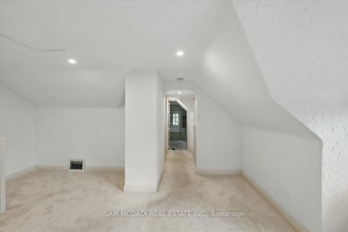 62 Maple Avenue S Property Photo 18