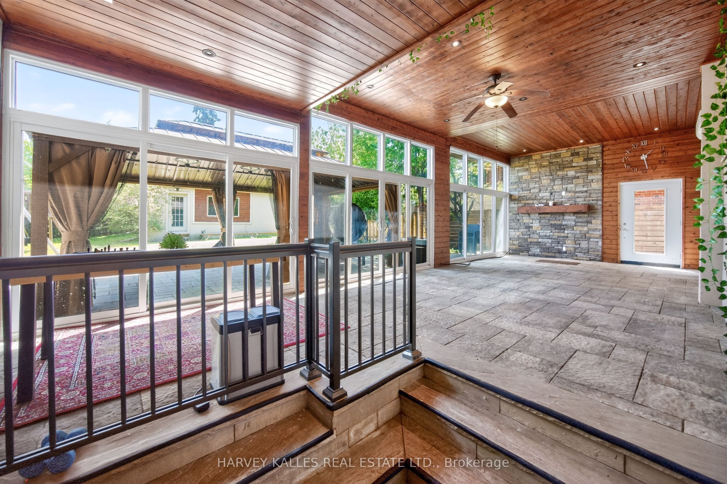 17 Lockheed Boulevard Property Photo 13