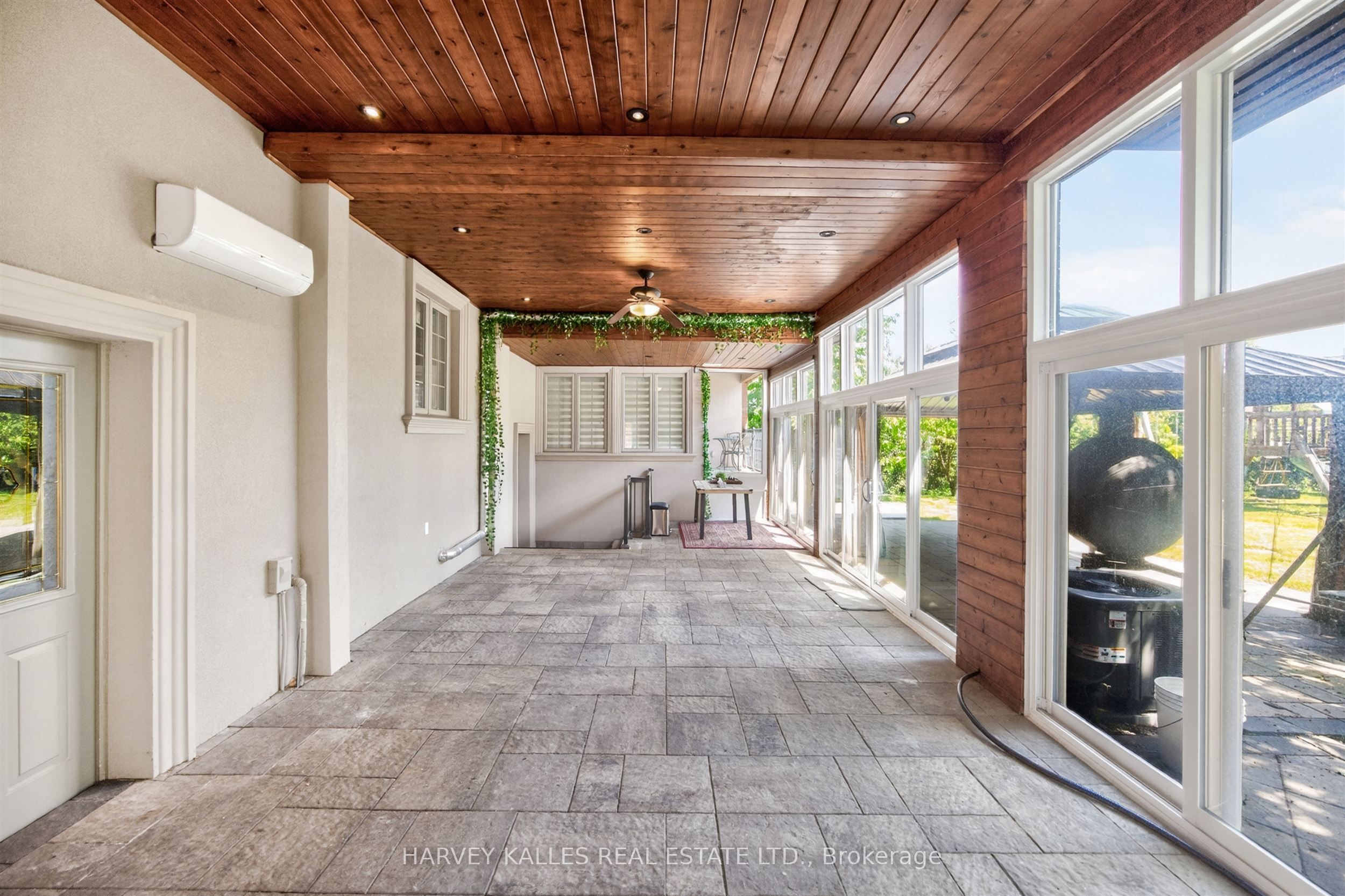17 Lockheed Boulevard Property Photo 14