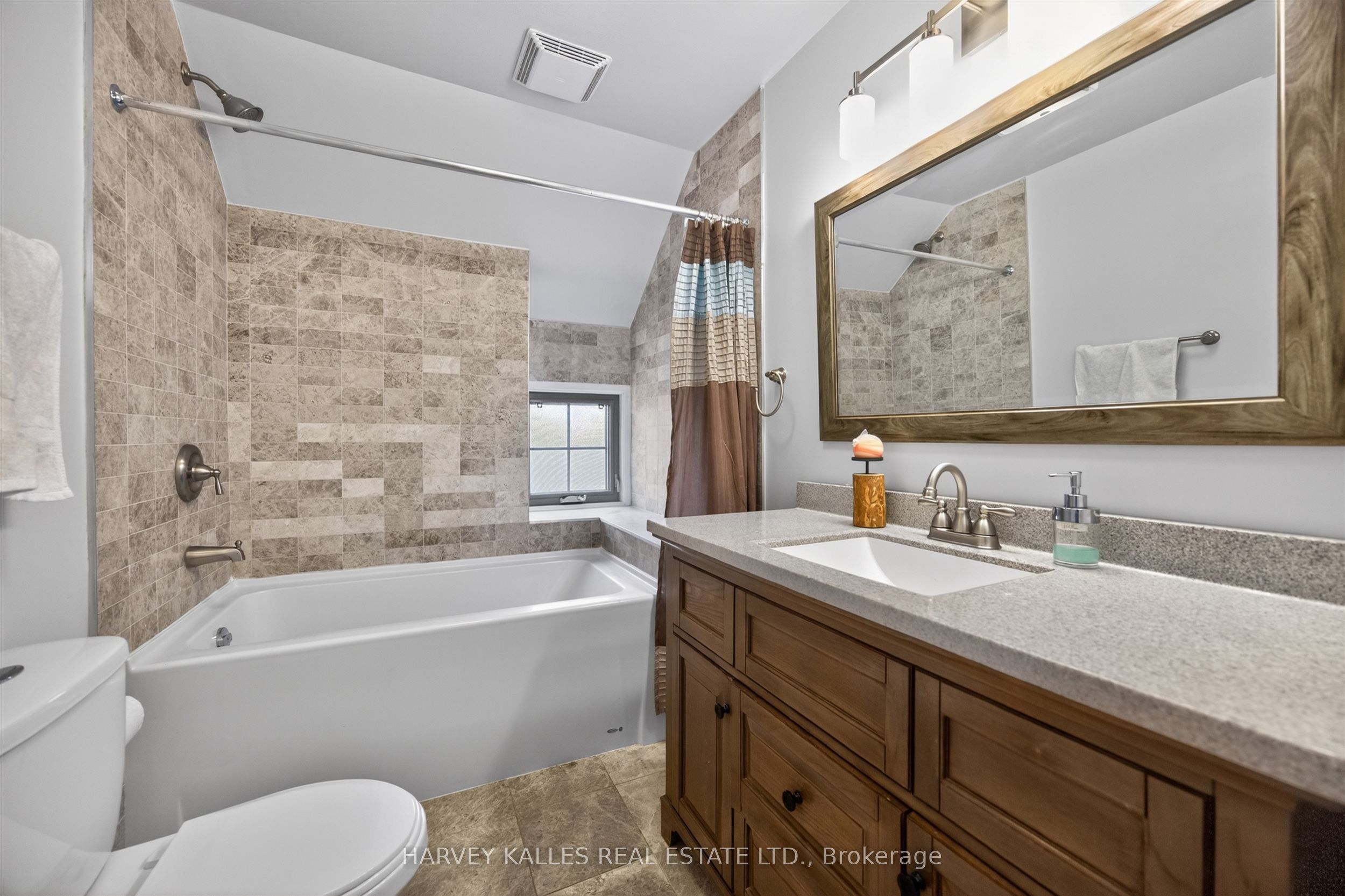 17 Lockheed Boulevard Property Photo 26