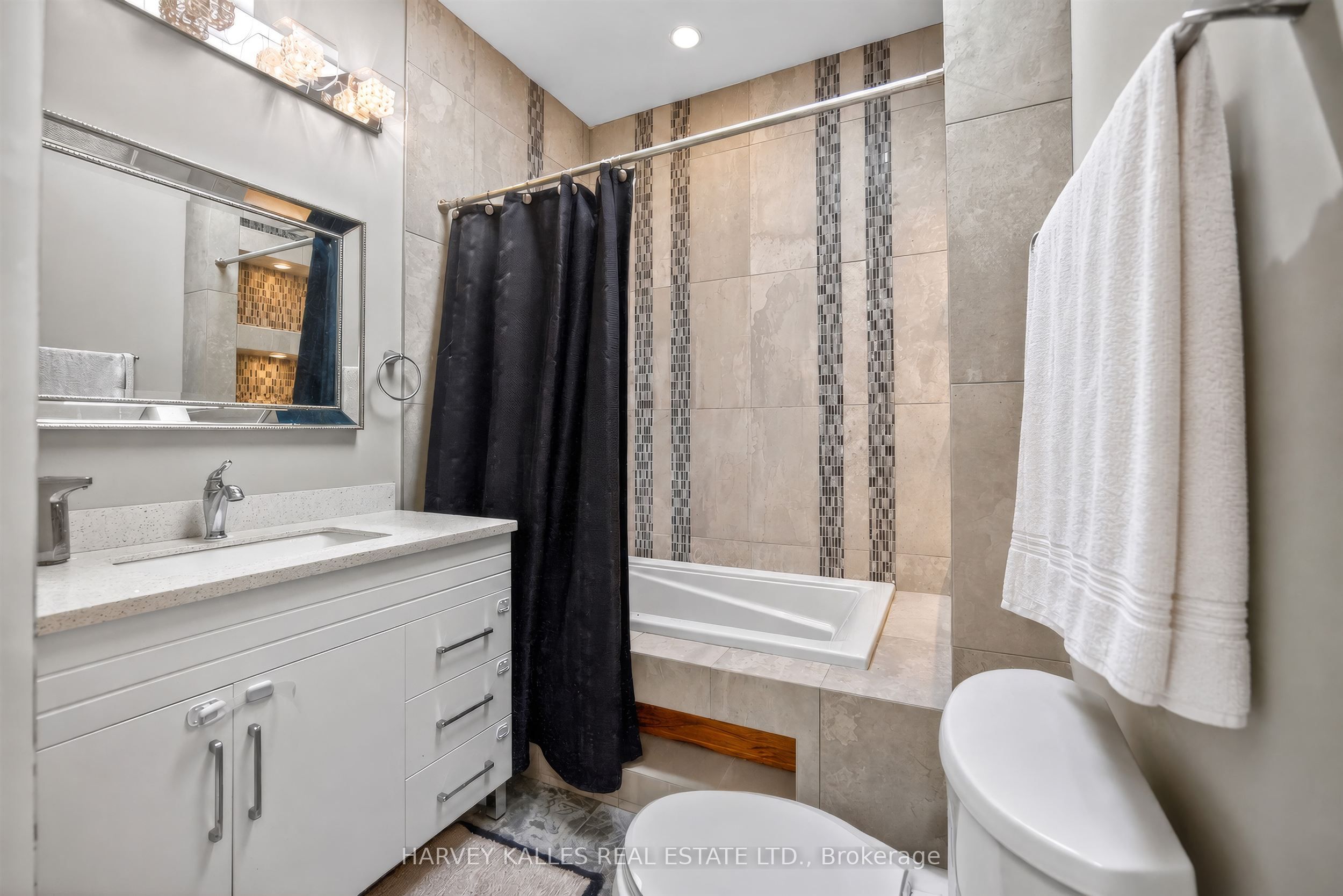 17 Lockheed Boulevard Property Photo 28