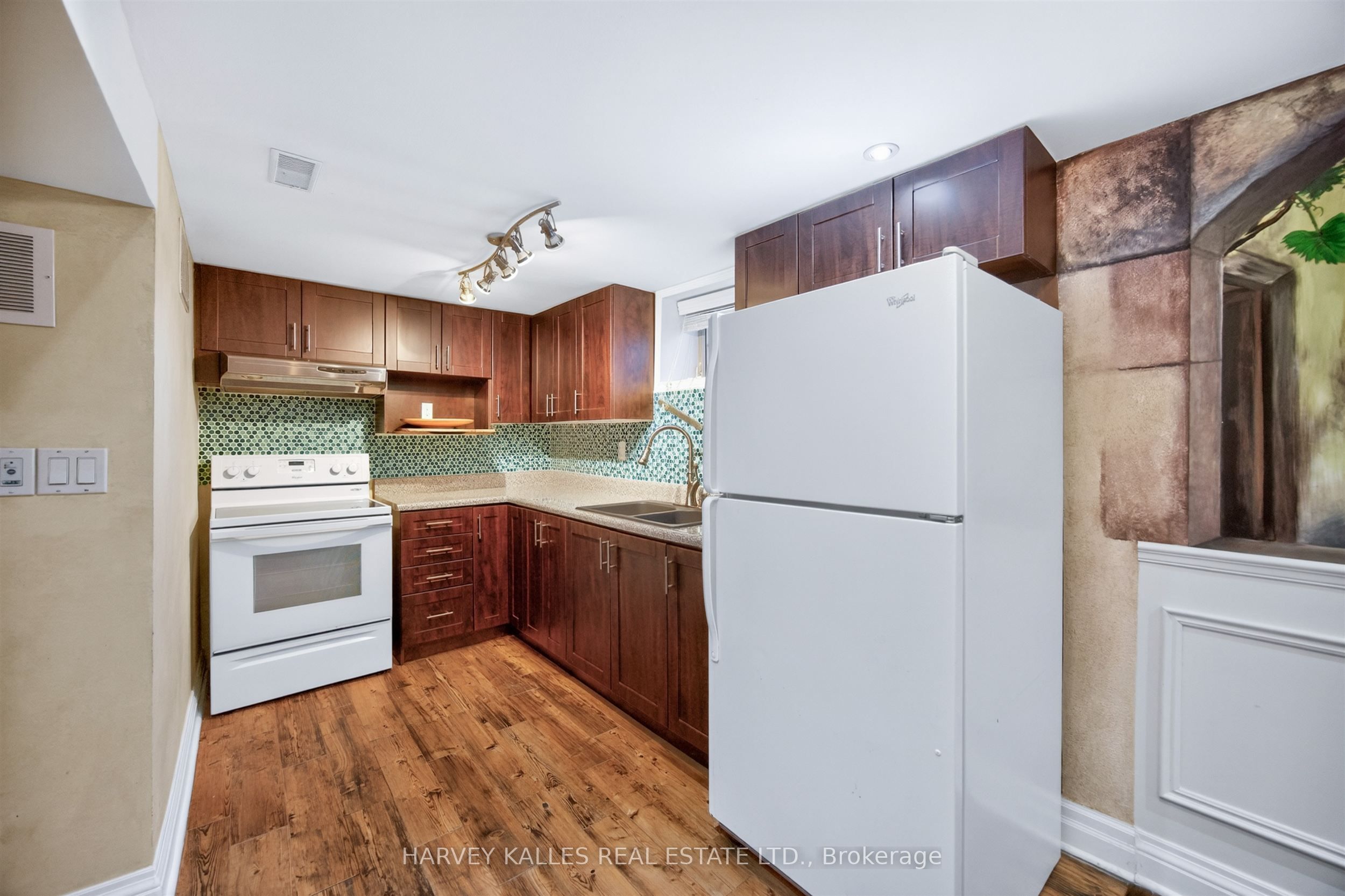 17 Lockheed Boulevard Property Photo 33