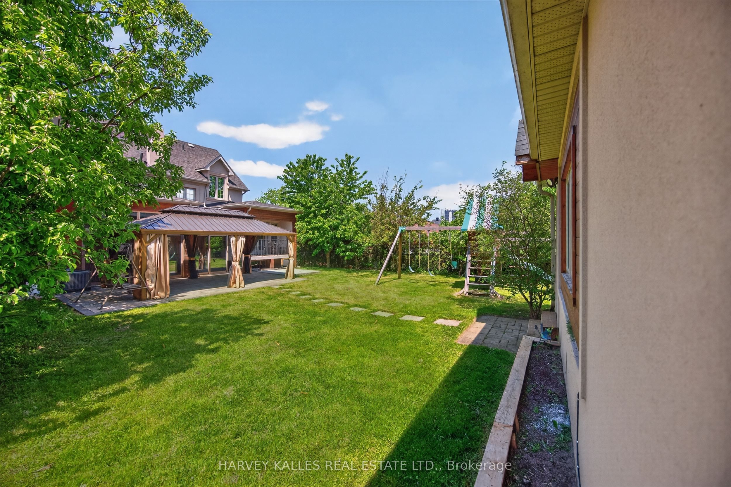 17 Lockheed Boulevard Property Photo 40