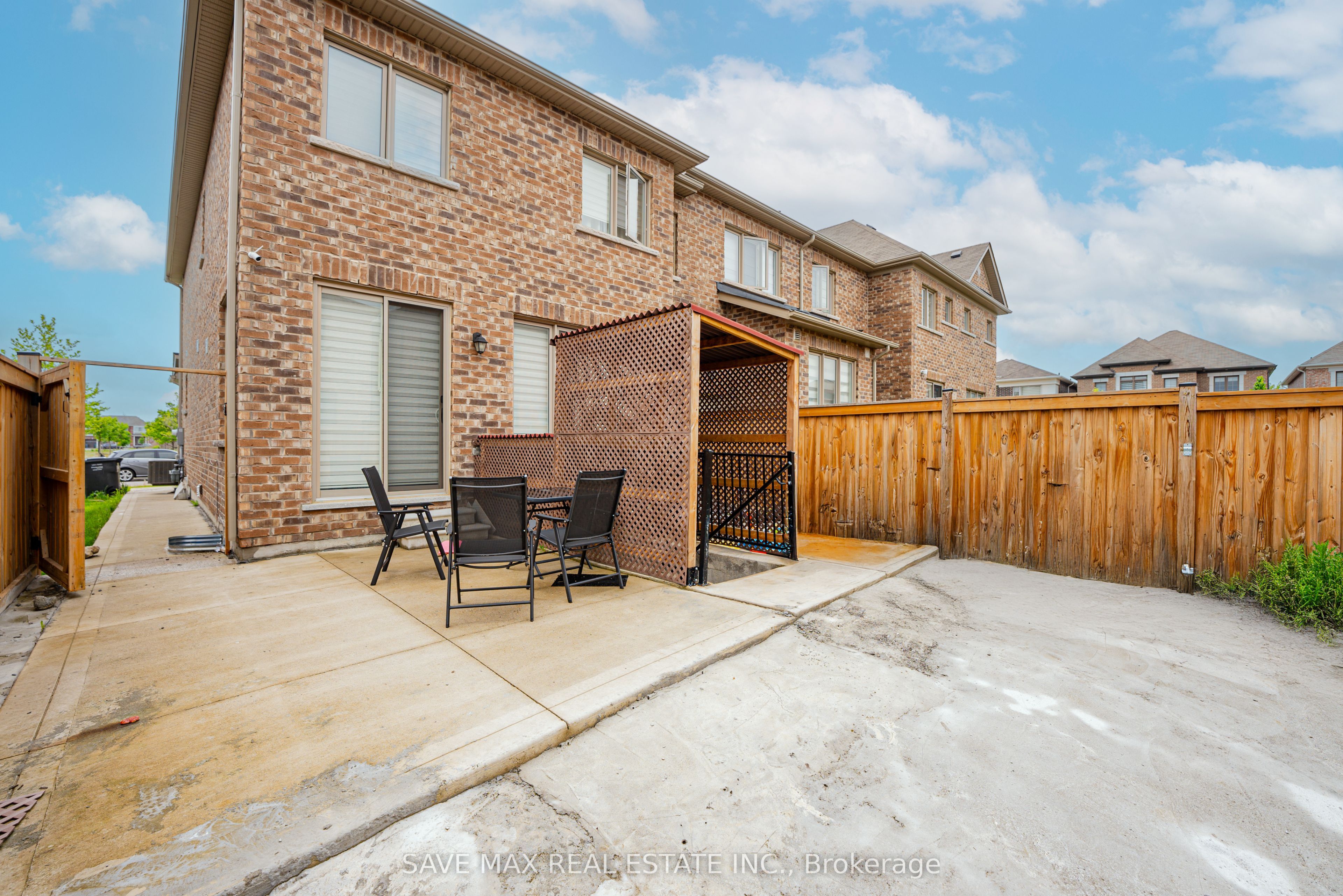 19 Boat Street Property Photo 5