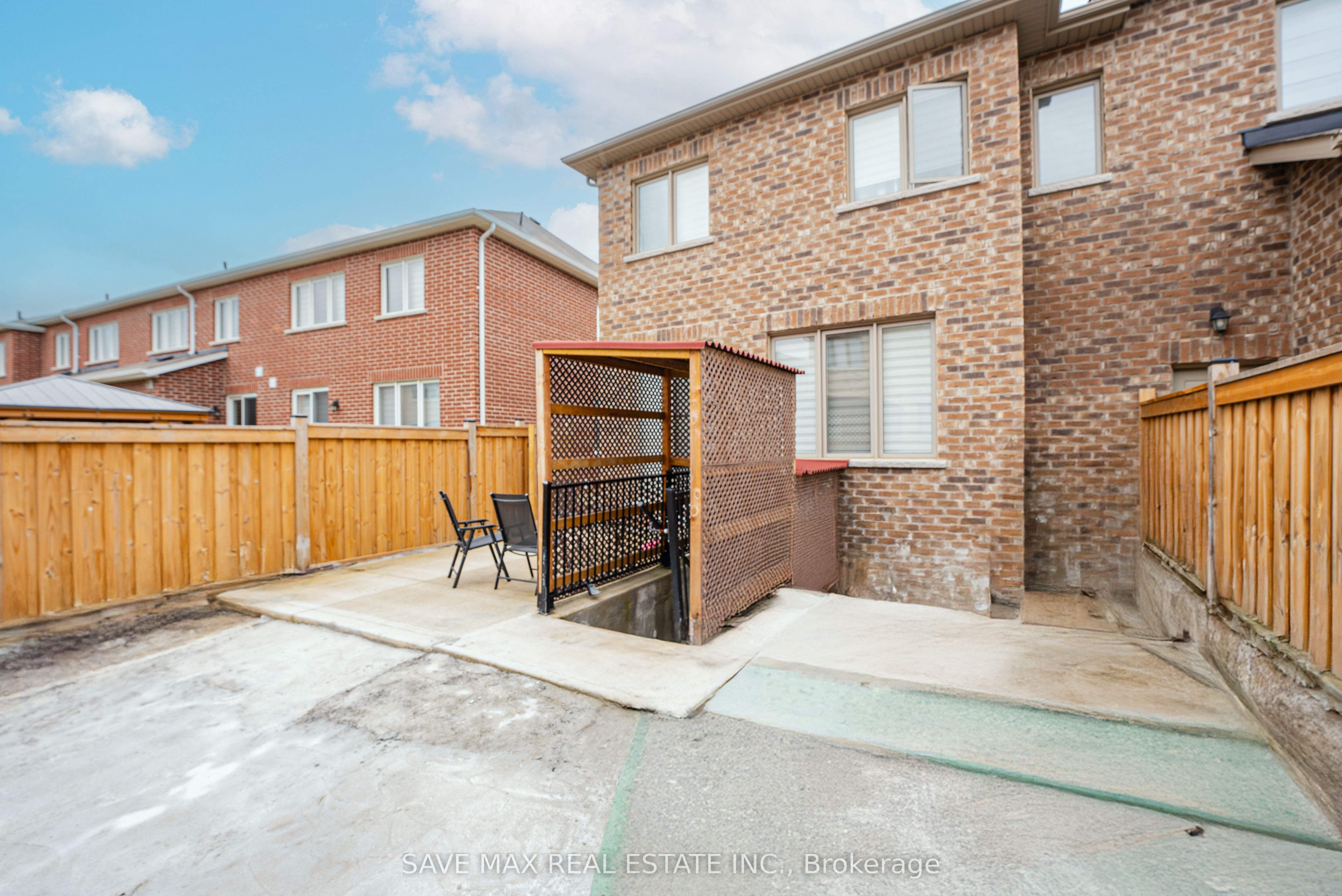 19 Boat Street Property Photo 6