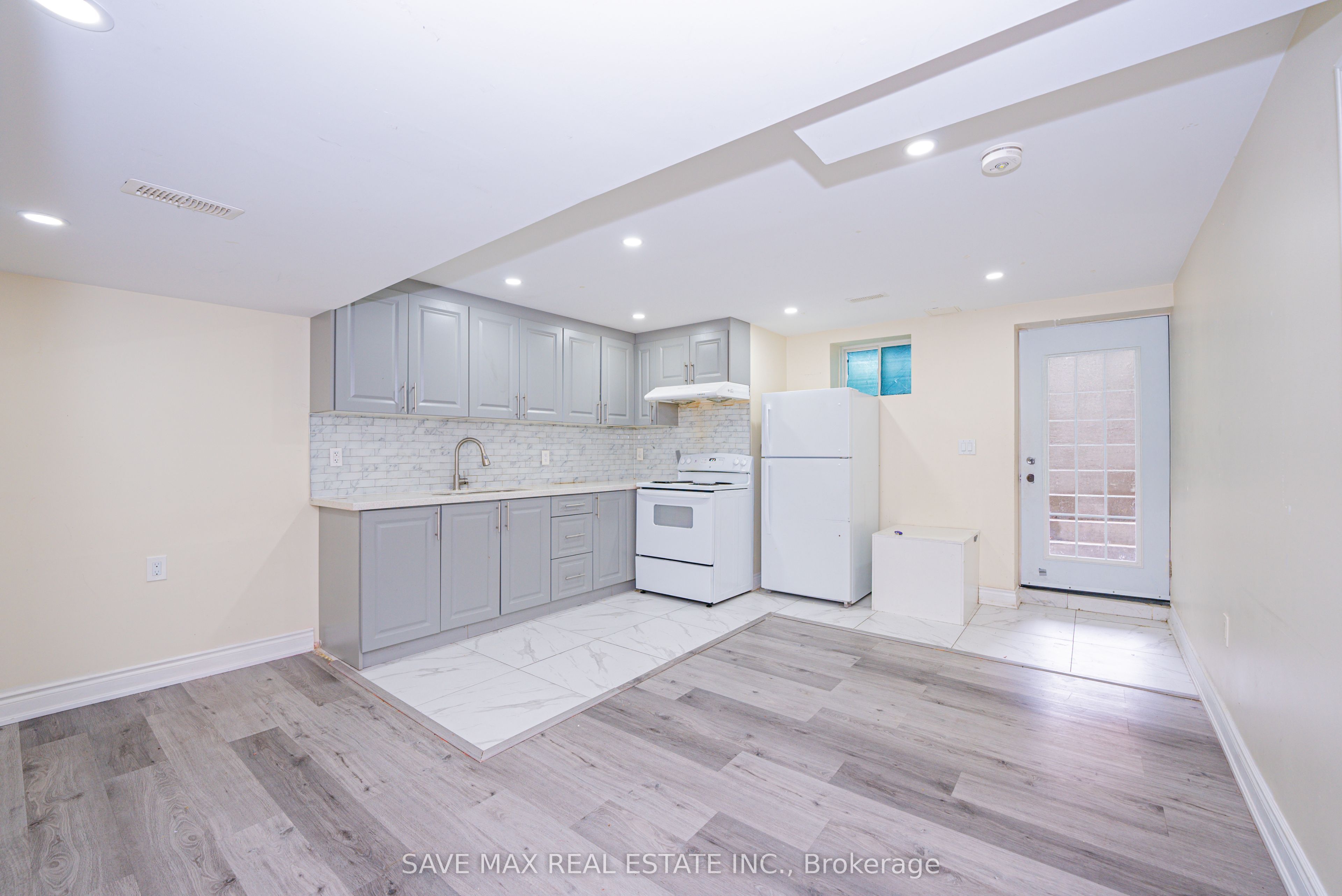 19 Boat Street Property Photo 9