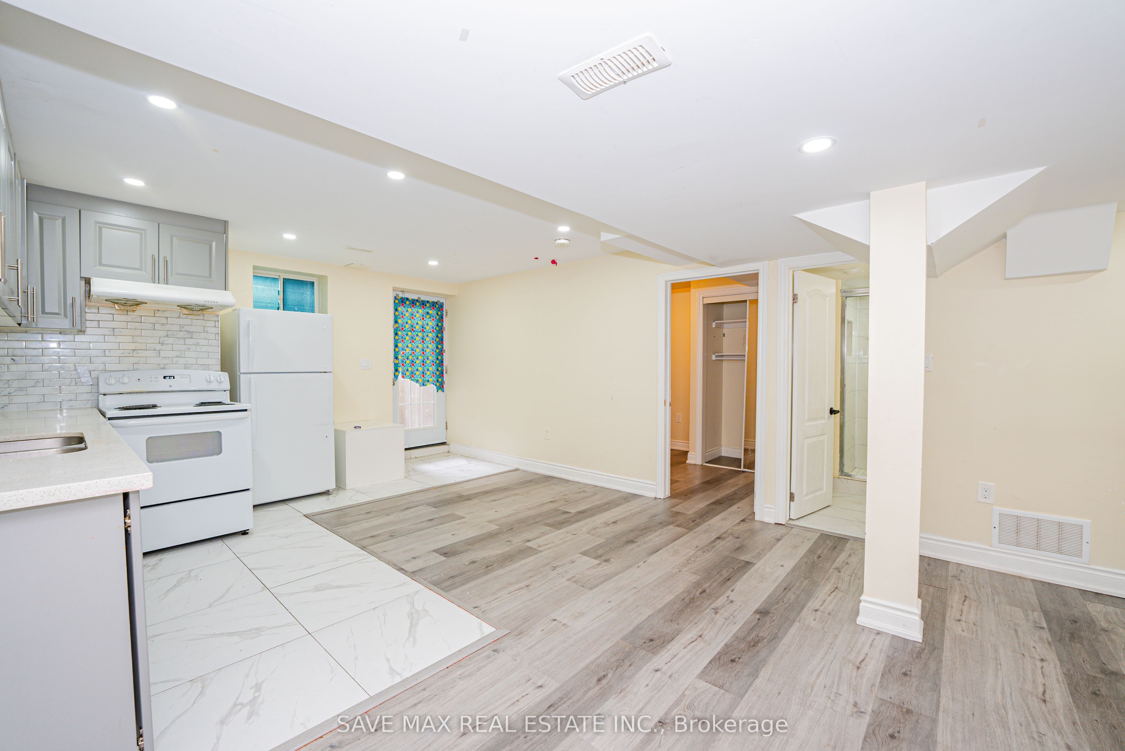 19 Boat Street Property Photo 10