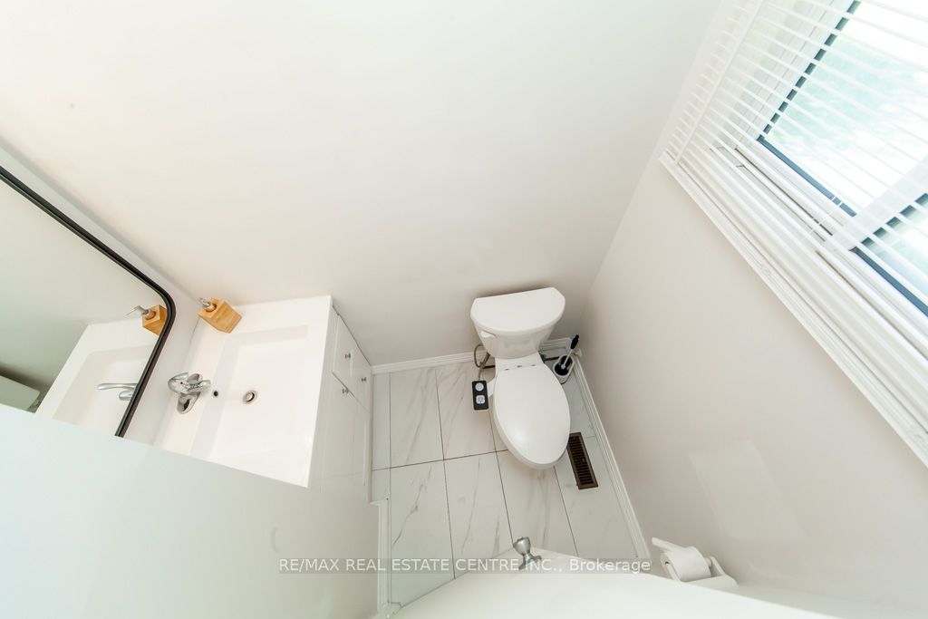 2050 Upper Middle Road 88 Property Photo 27