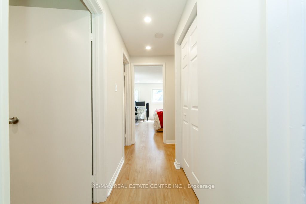 2050 Upper Middle Road 88 Property Photo 28