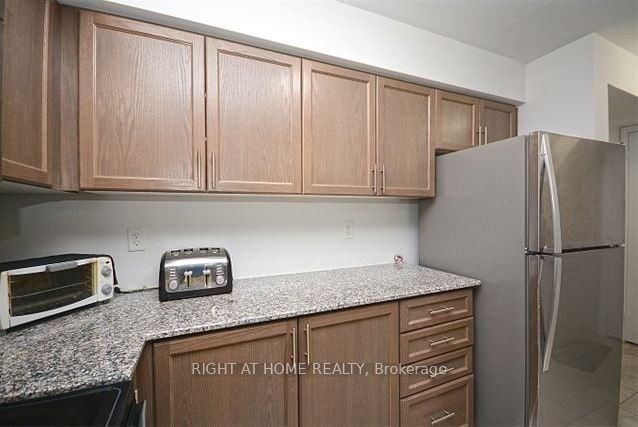 2480 Post Road 24 Property Photo 6