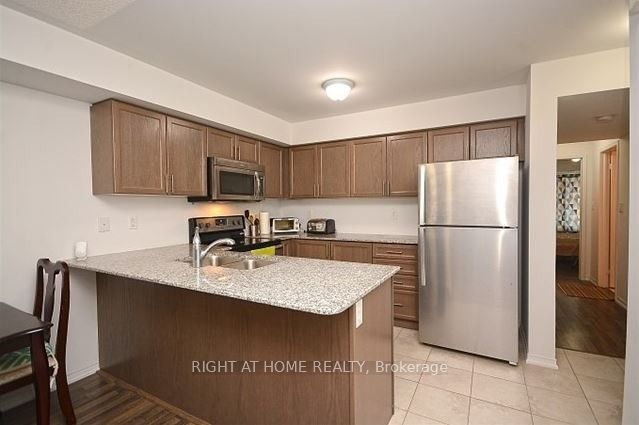 2480 Post Road 24 Property Photo 9