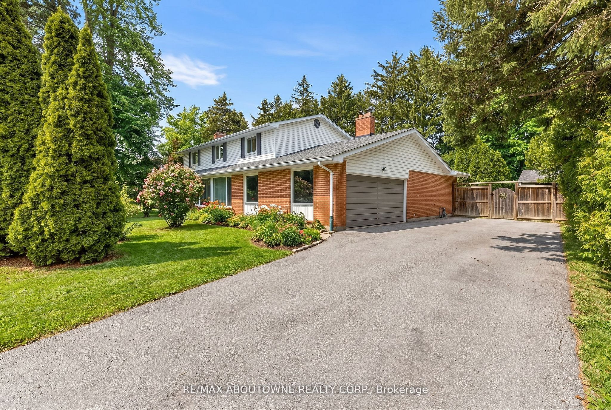 145 Wolfdale Avenue Property Photo 1