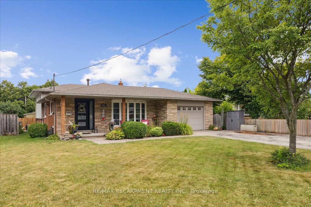755 Parker Crescent Property Photo 1