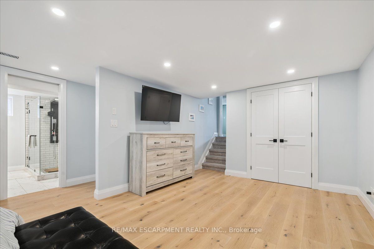 755 Parker Crescent Property Photo 39