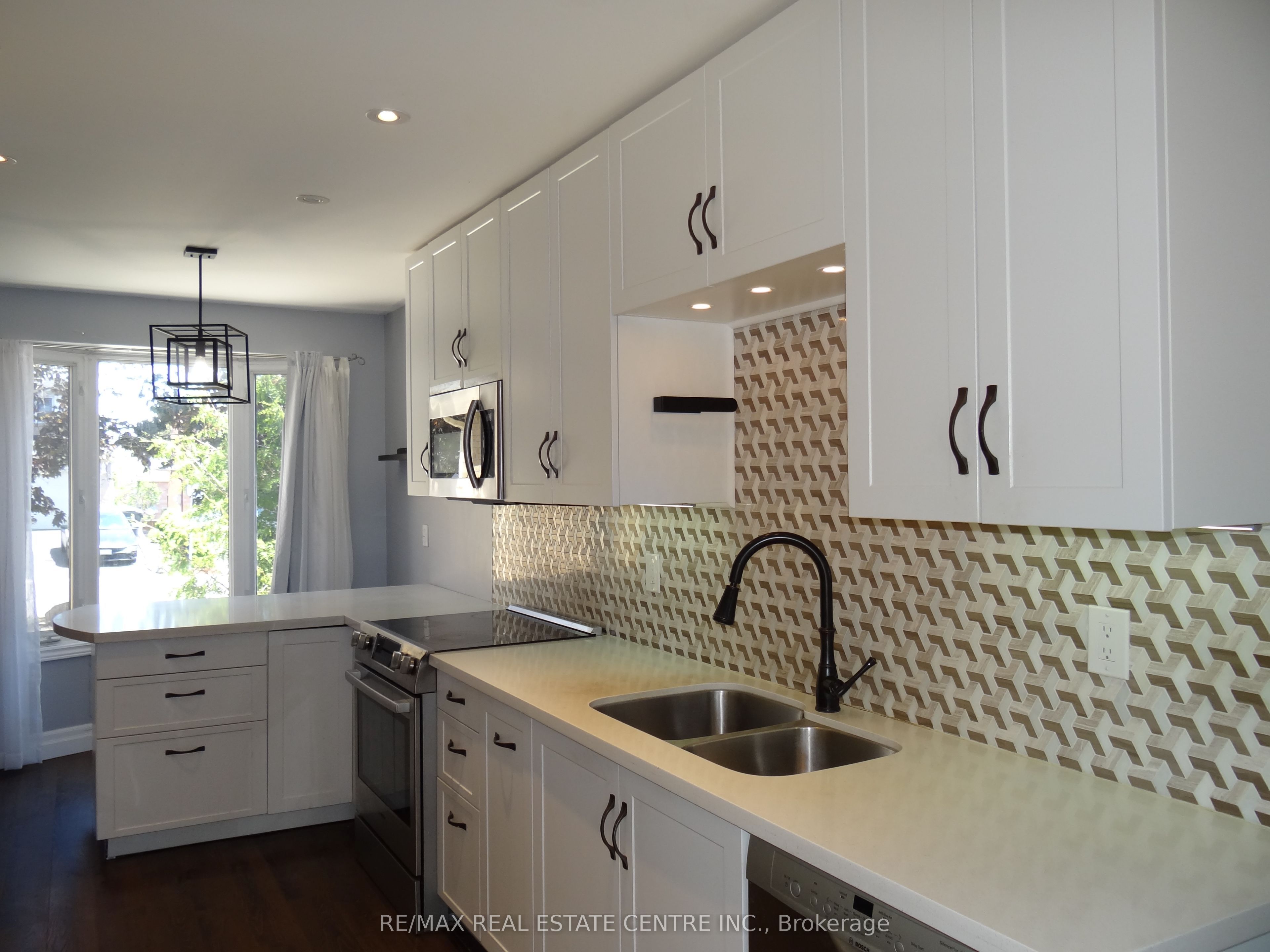 28 Rawling Crescent Property Photo 8