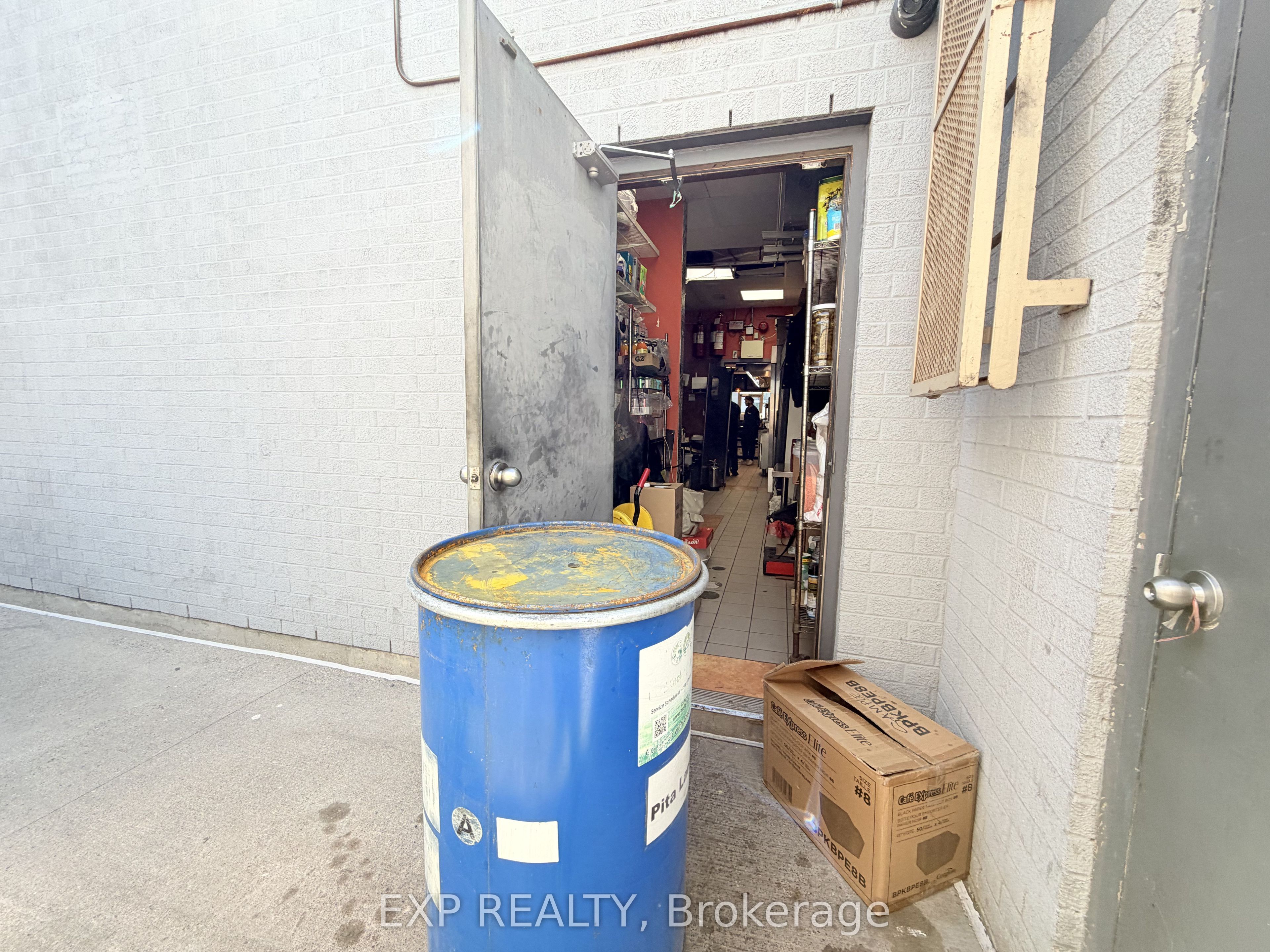 30 Eglinton Avenue W Property Photo 25