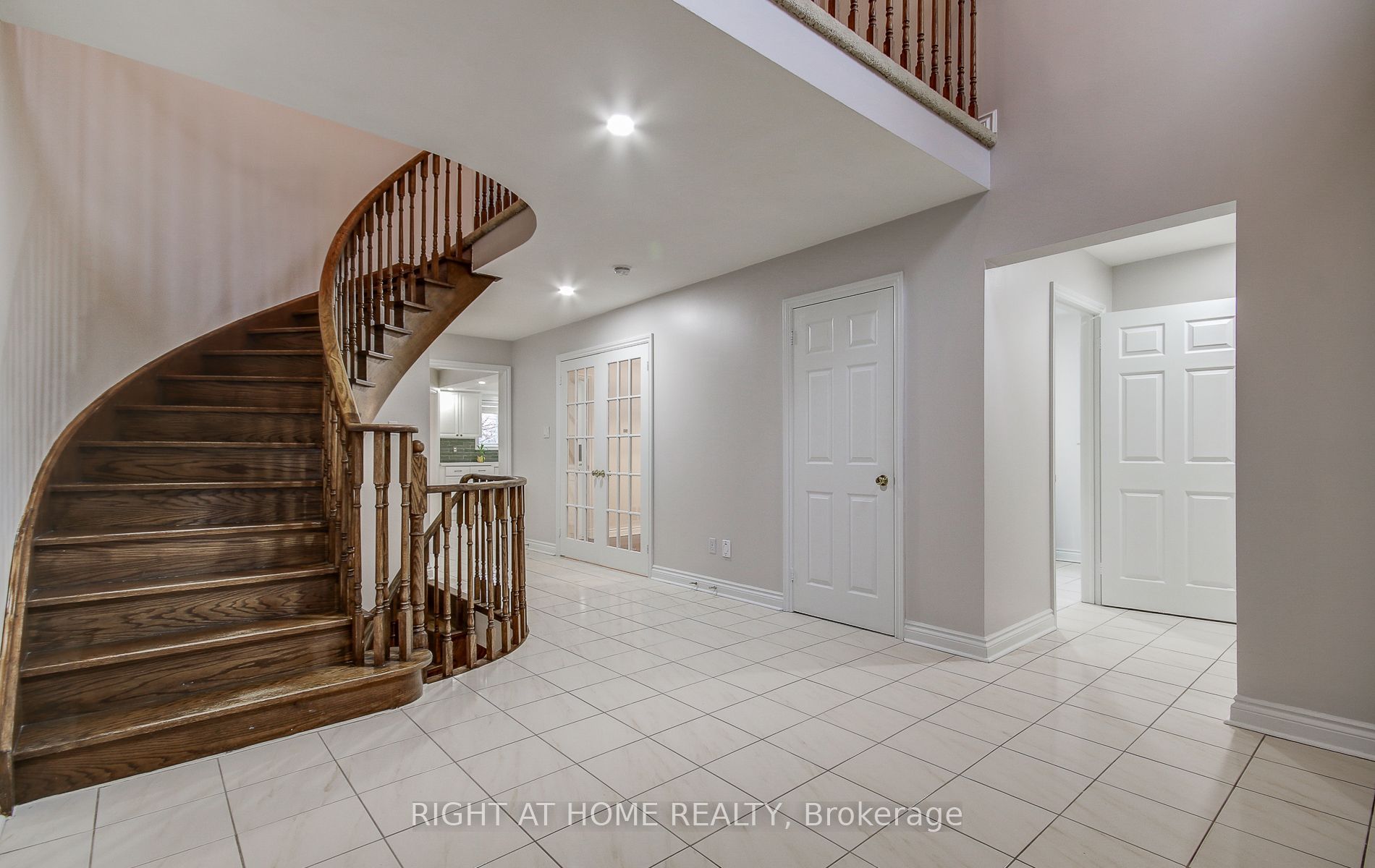 560 Chagall Court Property Photo 4