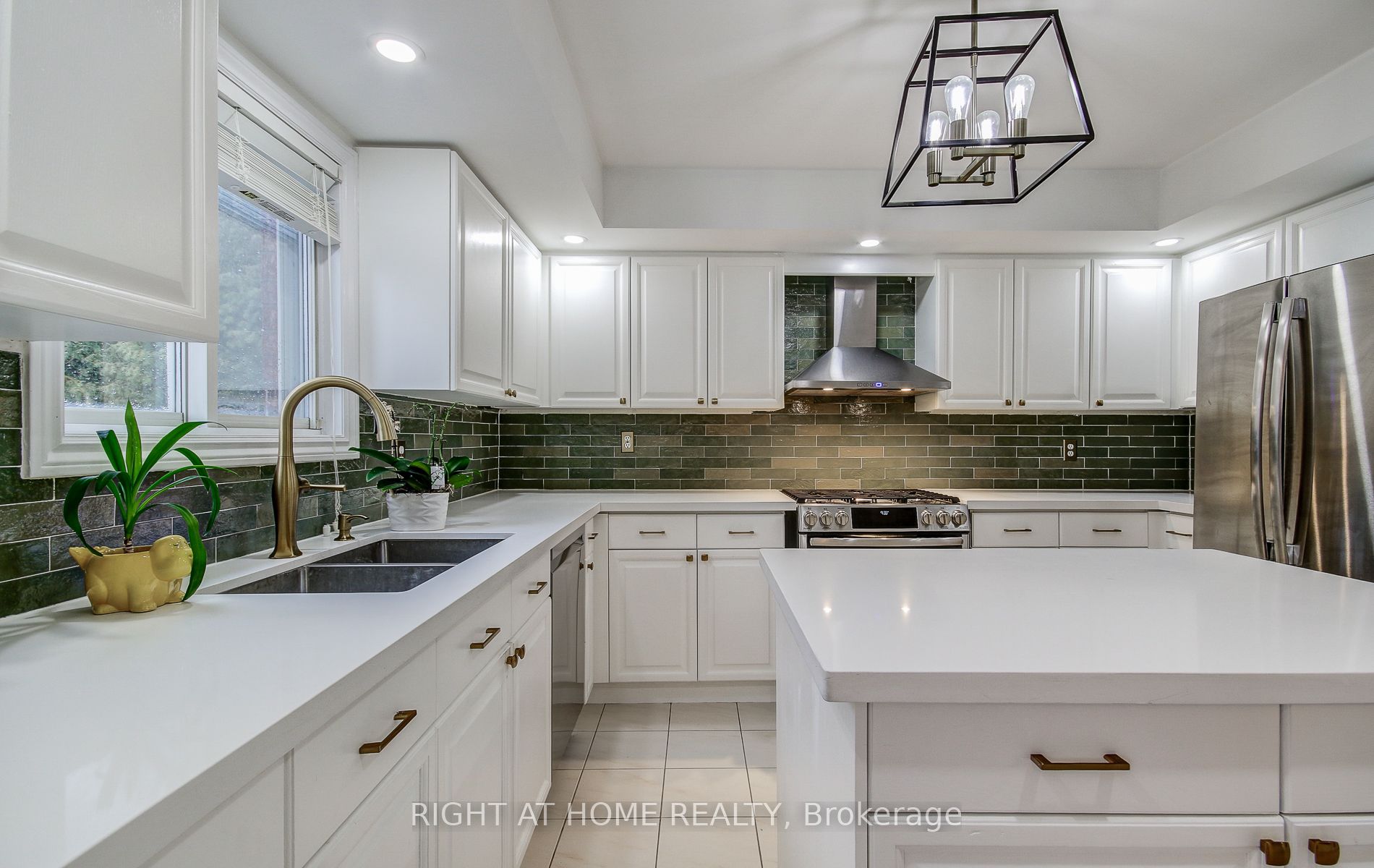 560 Chagall Court Property Photo 16
