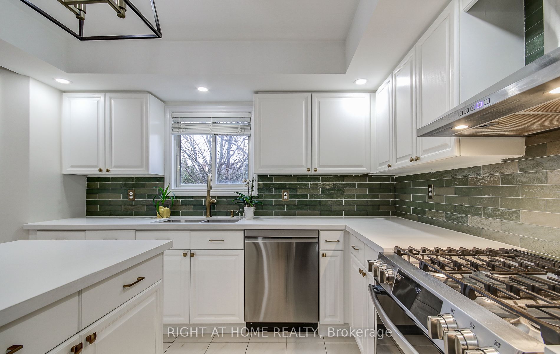 560 Chagall Court Property Photo 17