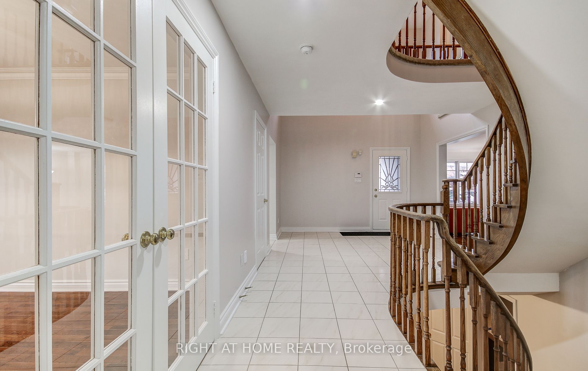 560 Chagall Court Property Photo 26