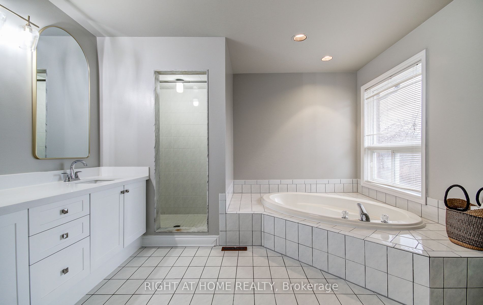 560 Chagall Court Property Photo 32